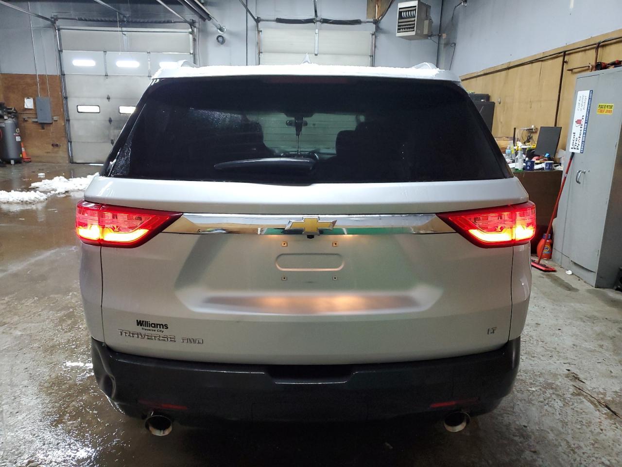 2018 CHEVROLET TRAVERSE L - Фото 6