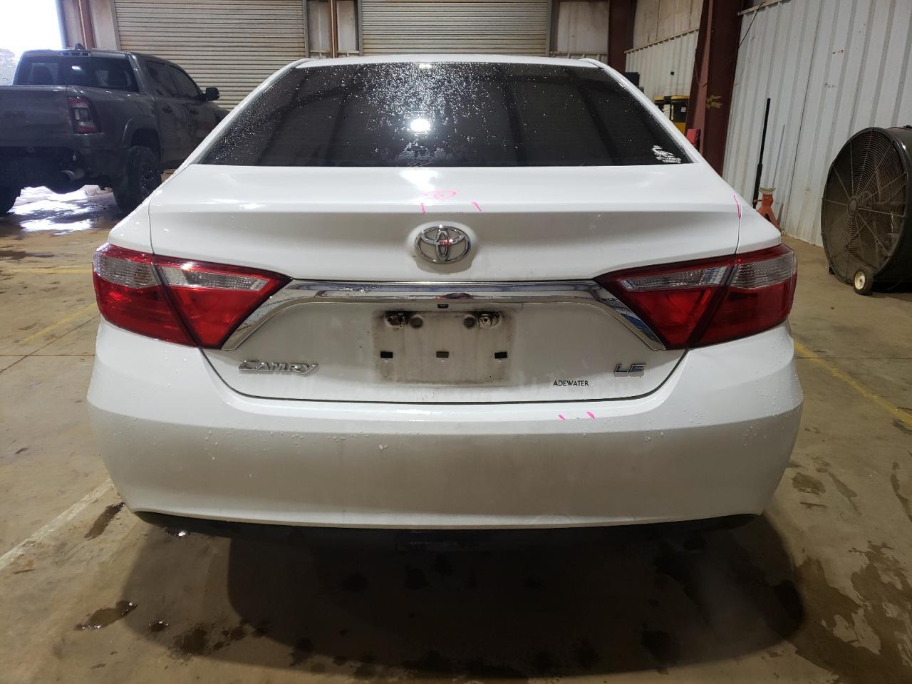 2015 TOYOTA CAMRY LE - Фото 6