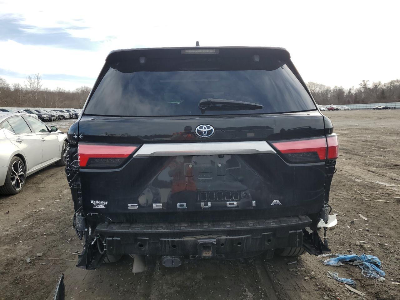 2023 TOYOTA SEQUOIA SR - Фото 6