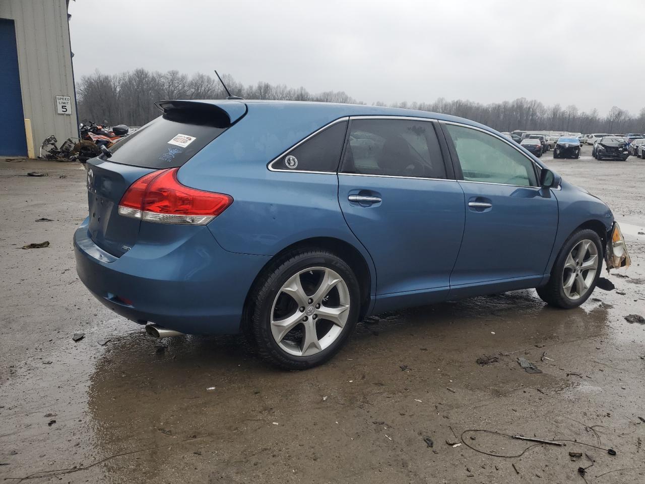 2011 TOYOTA VENZA - Фото 3