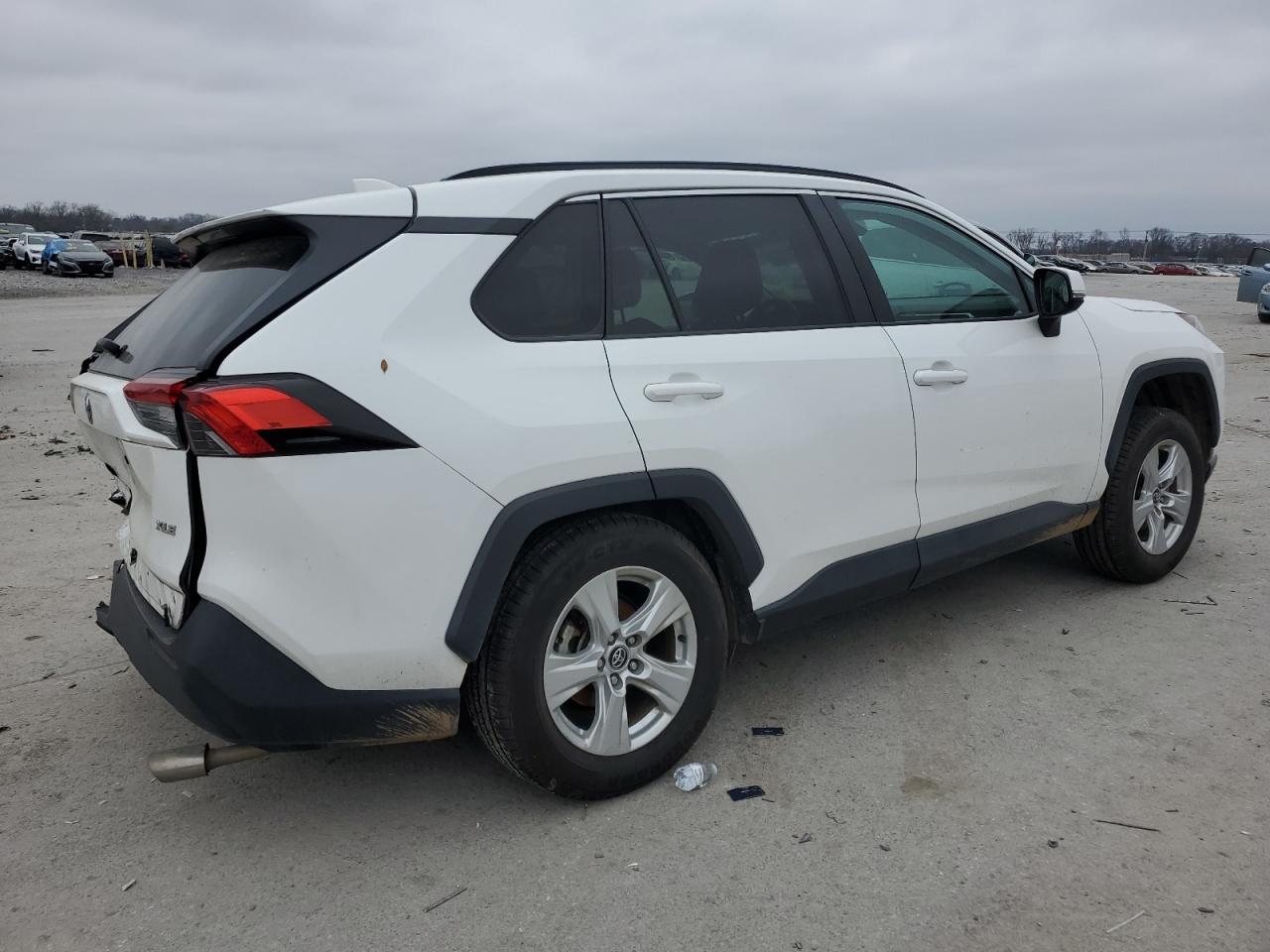 2020 TOYOTA RAV4 XLE - Image 3