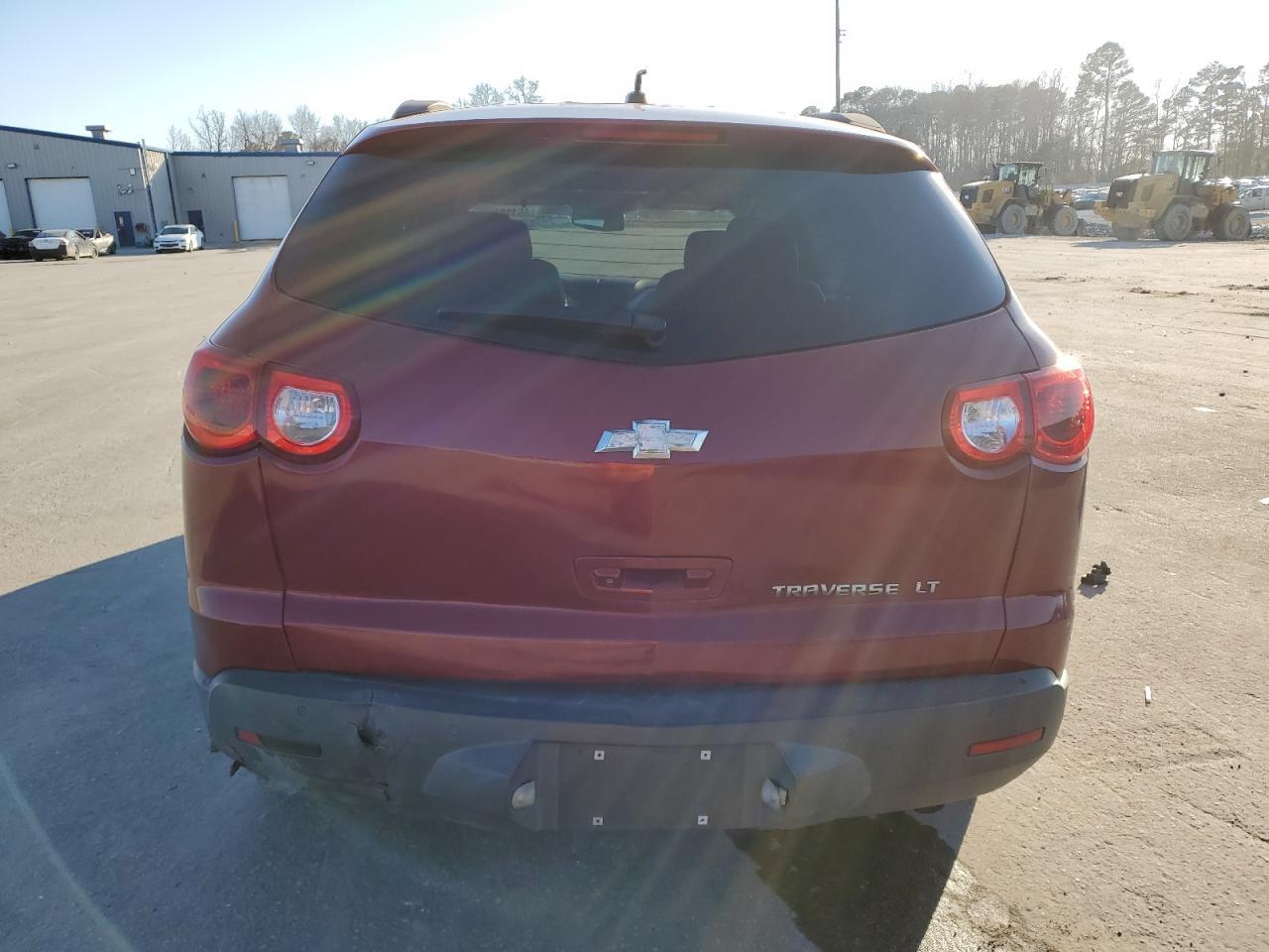 2011 CHEVROLET TRAVERSE L - Image 6