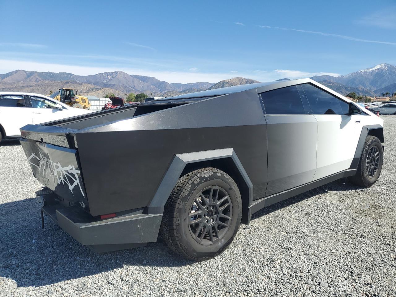 2024 TESLA CYBERTRUCK - Image 3