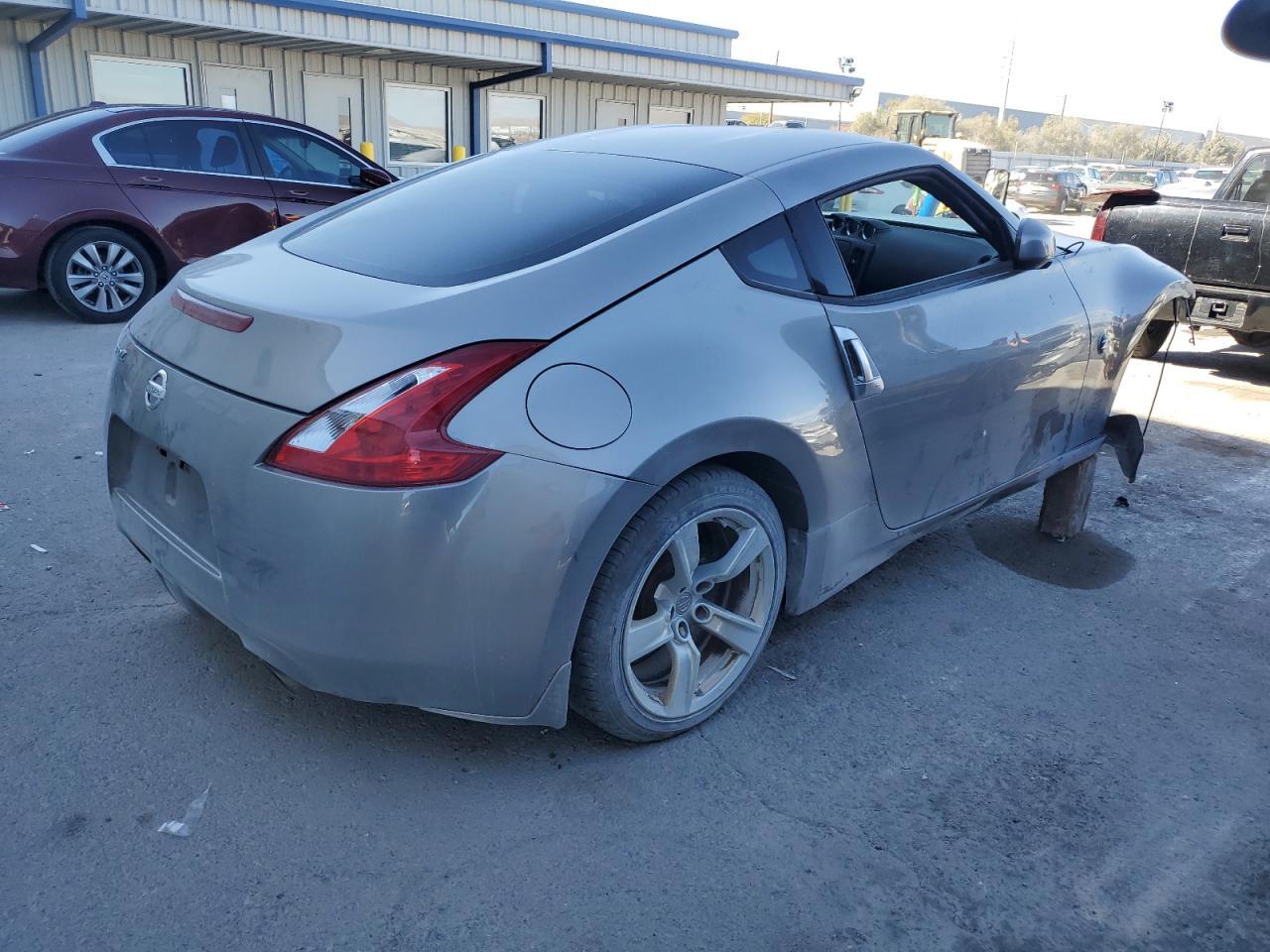 2010 NISSAN 370Z - Фото 3