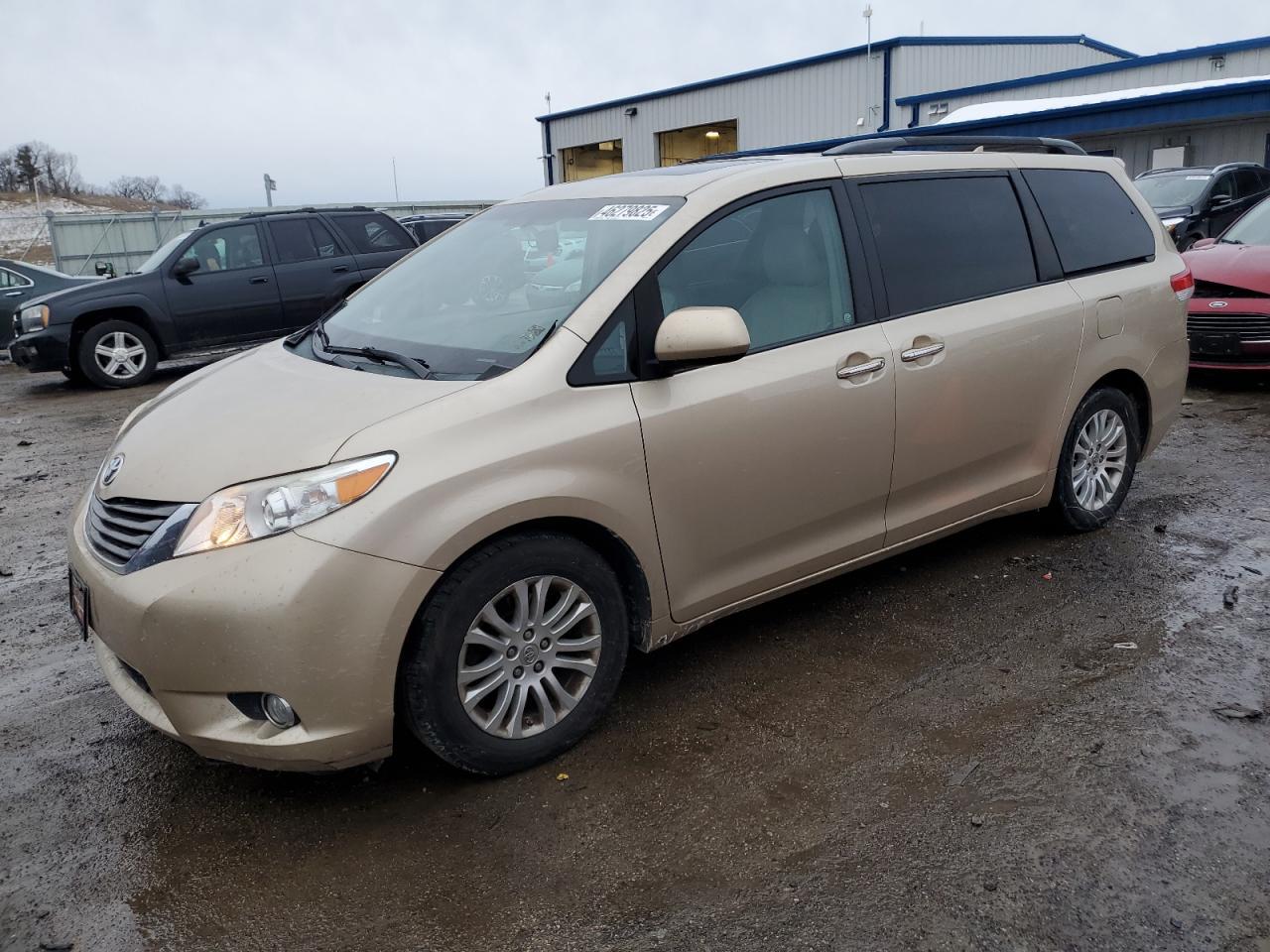 2013 TOYOTA SIENNA XLE