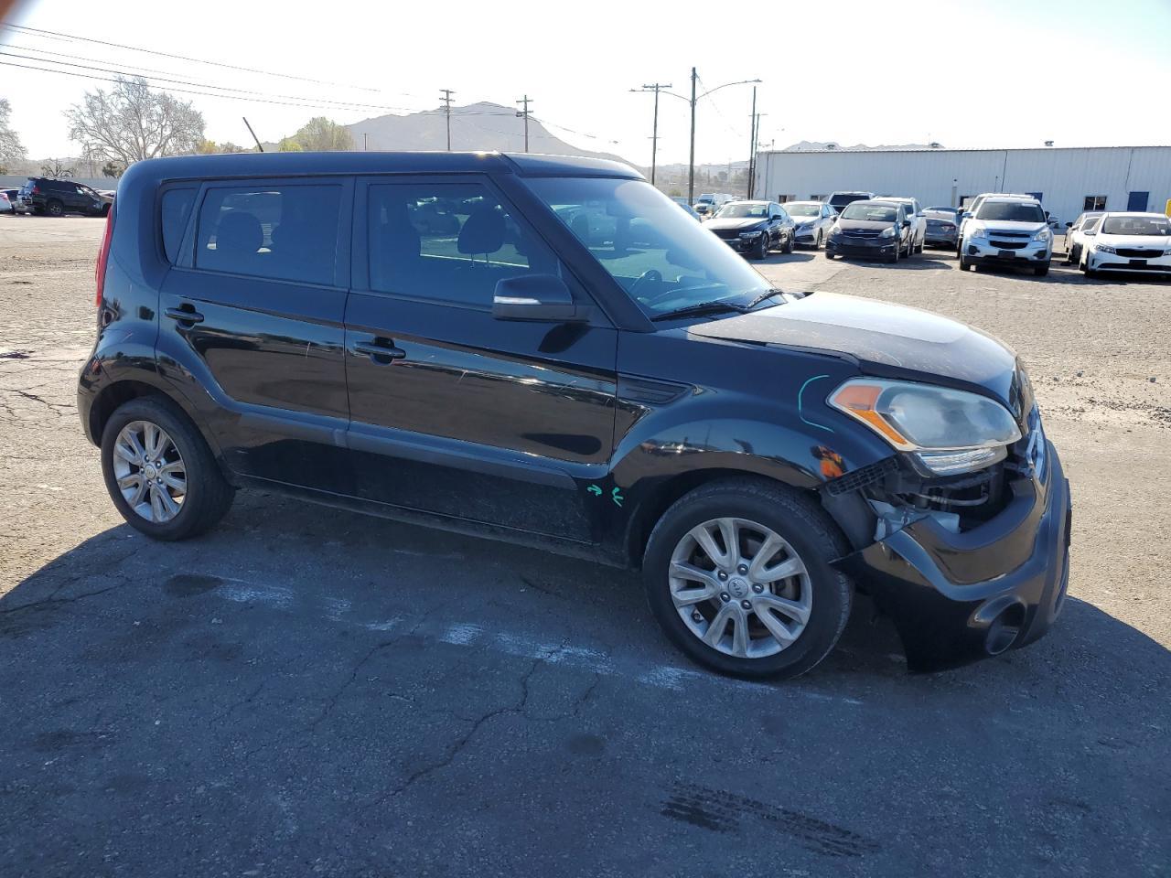 2013 KIA SOUL + - Image 4