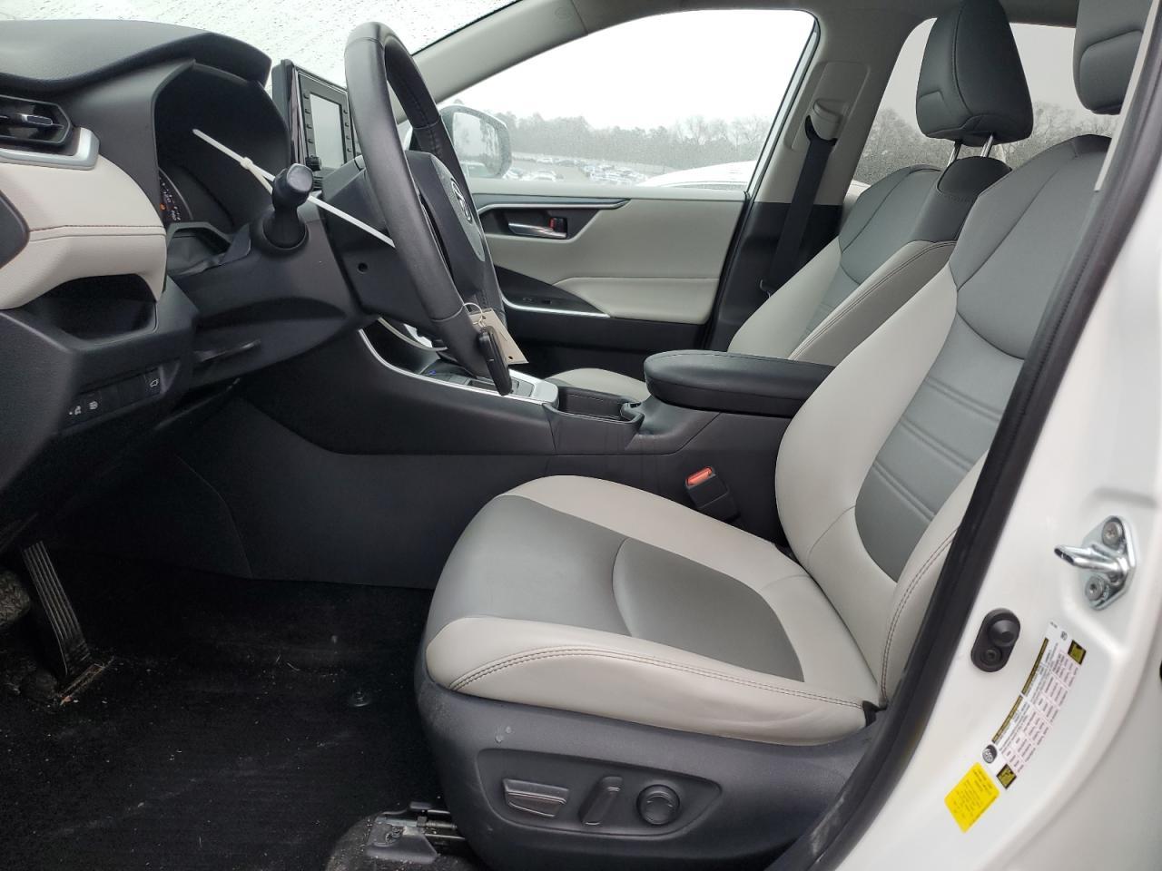 2019 TOYOTA RAV4 XLE P - Фото 7