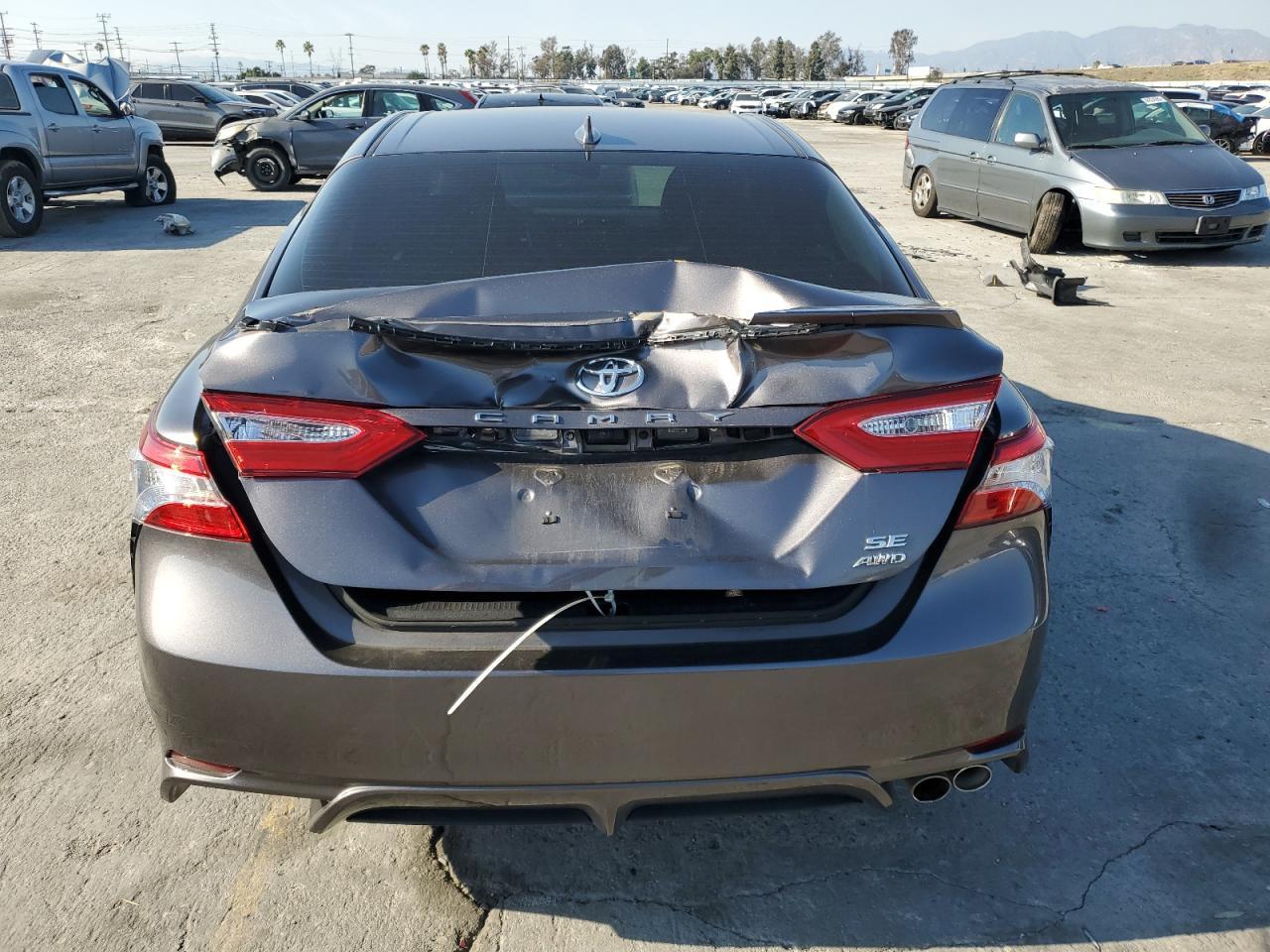 2020 TOYOTA CAMRY SE - Фото 6