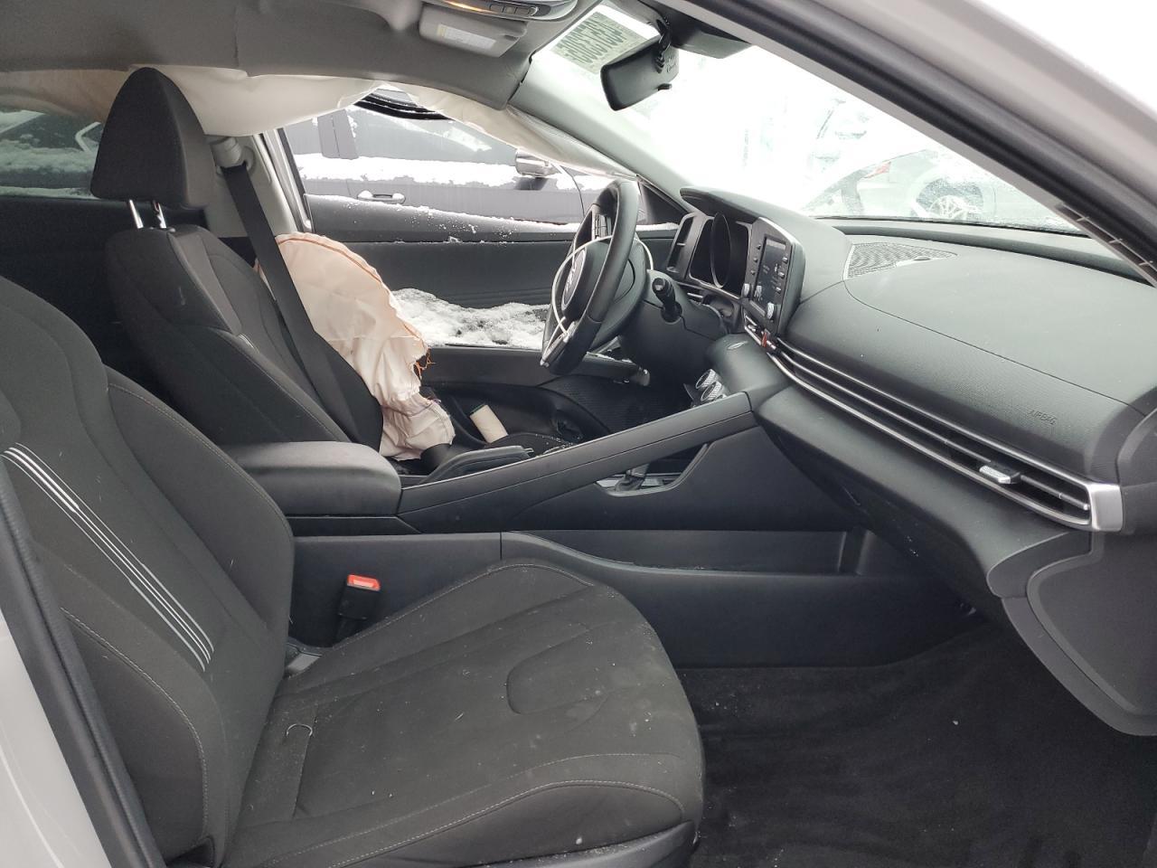 2023 HYUNDAI ELANTRA SE - Image 7