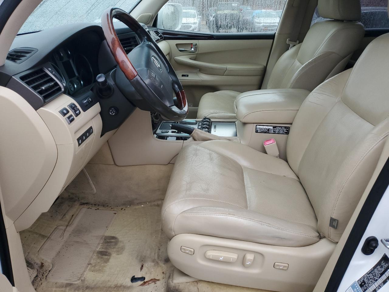2011 LEXUS LX 570 - Фото 7