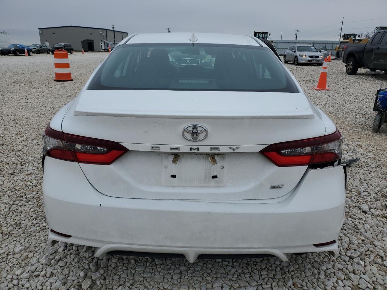 2021 TOYOTA CAMRY SE - Фото 6