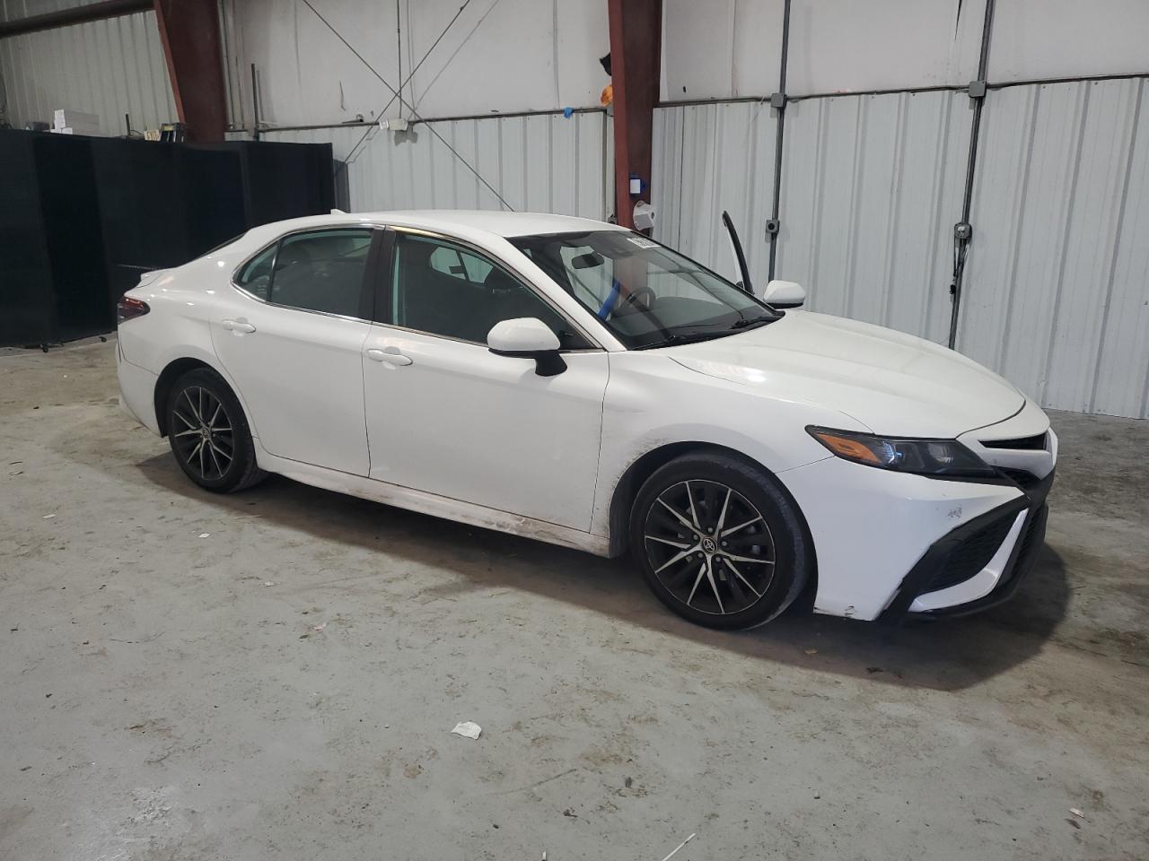 2021 TOYOTA CAMRY SE - Фото 4