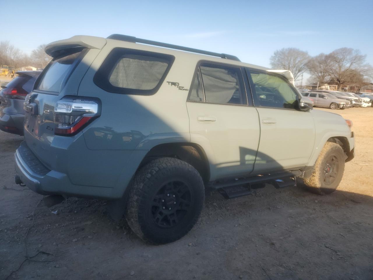 2022 TOYOTA 4RUNNER SR - Фото 3
