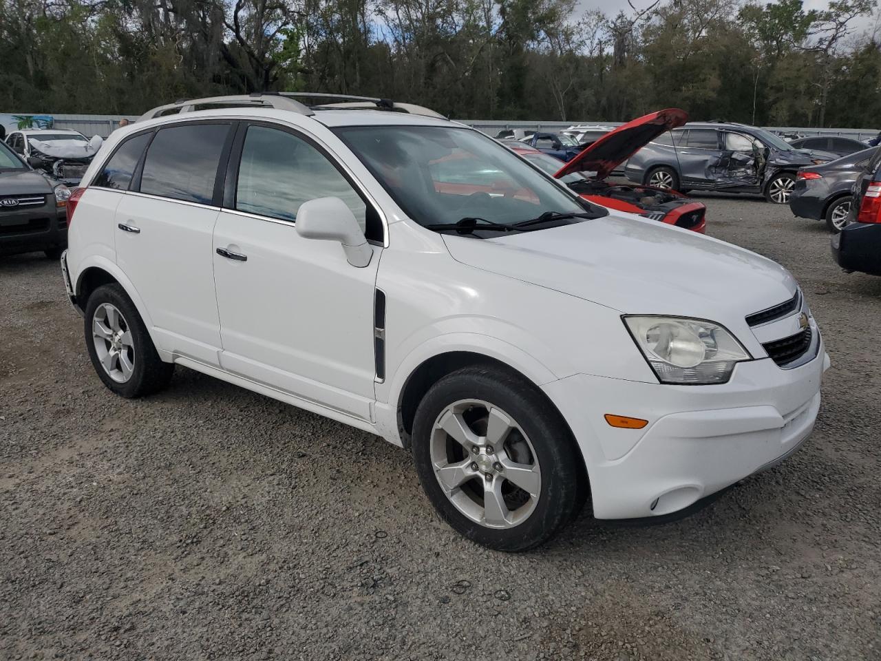 2014 CHEVROLET CAPTIVA LT - Image 4