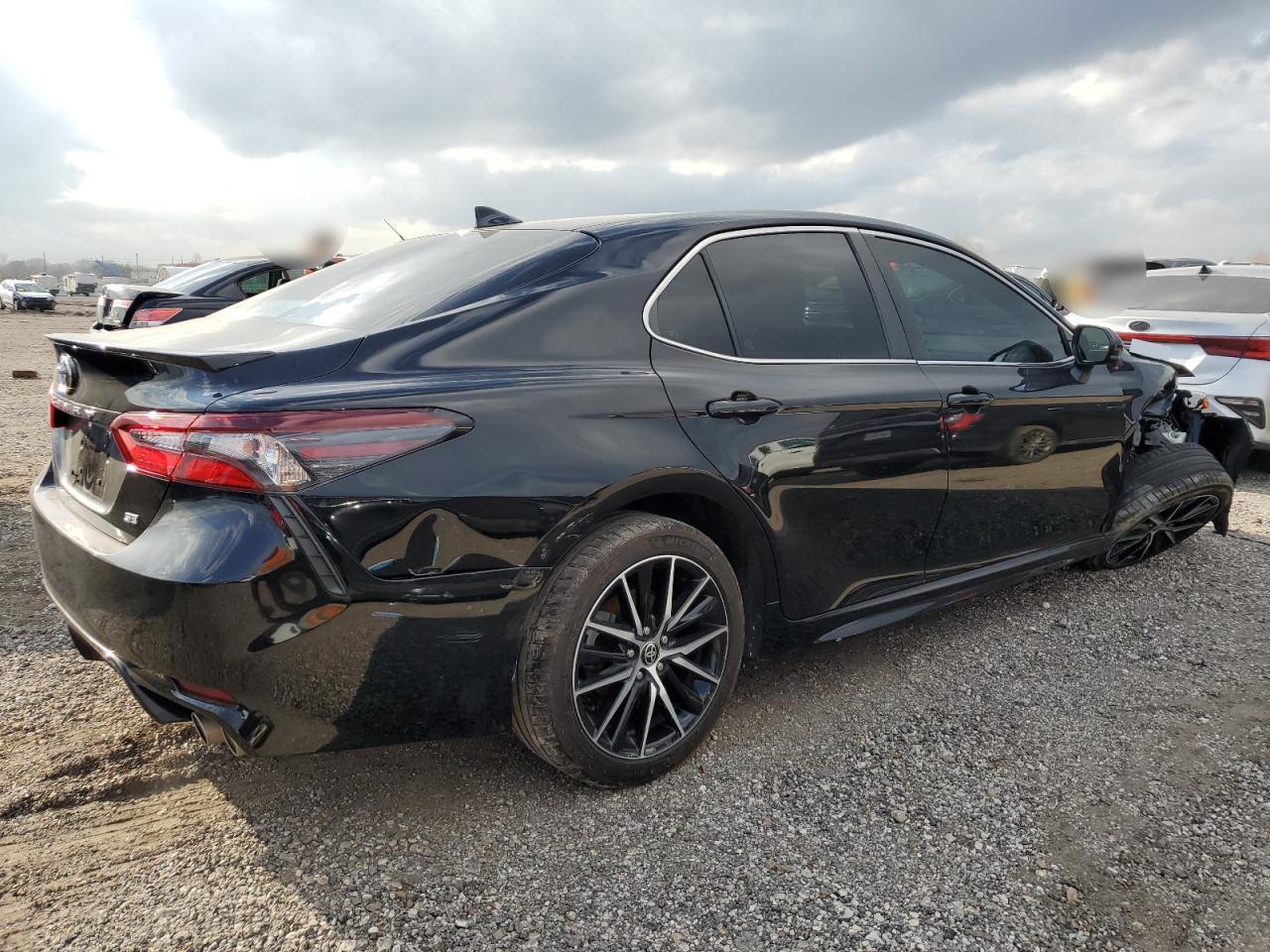 2021 TOYOTA CAMRY SE - Фото 3