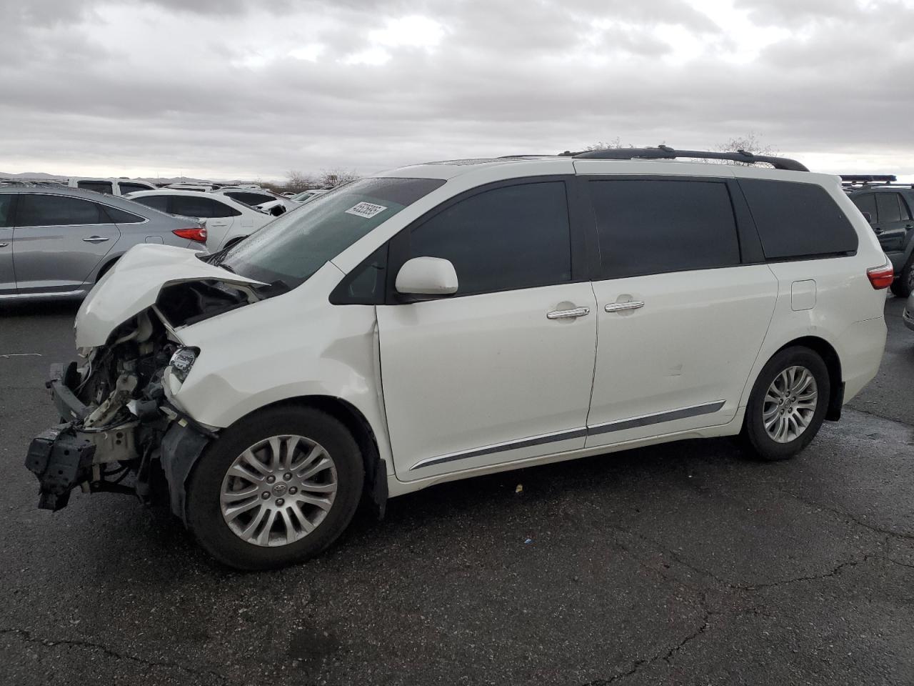 2015 TOYOTA SIENNA XLE