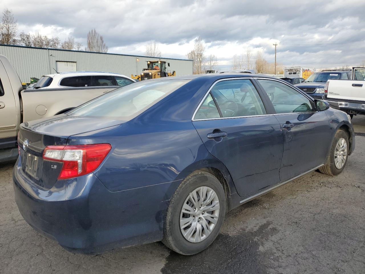 2014 TOYOTA CAMRY L - Image 3