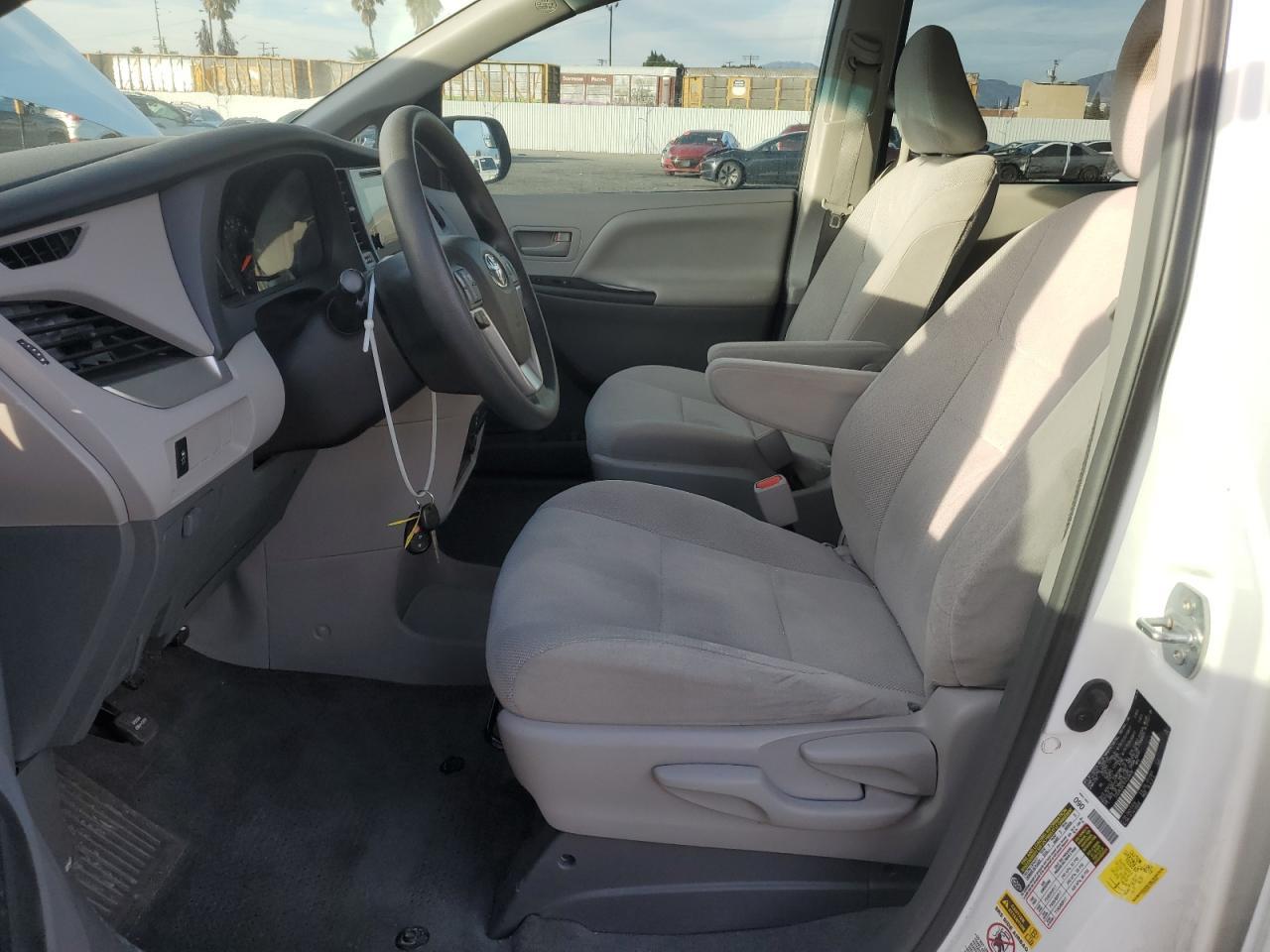 2015 TOYOTA SIENNA - Фото 7