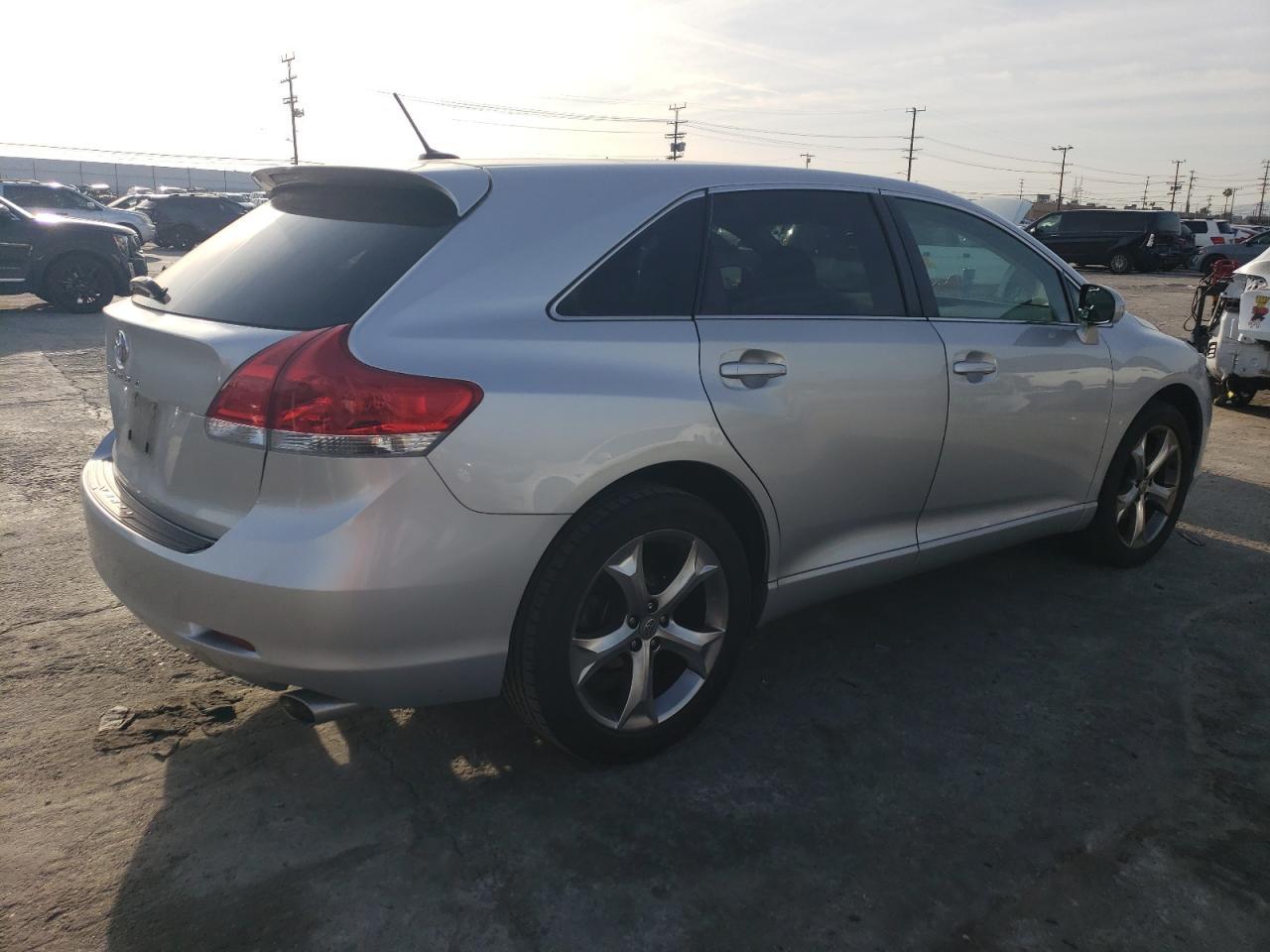 2011 TOYOTA VENZA - Фото 3