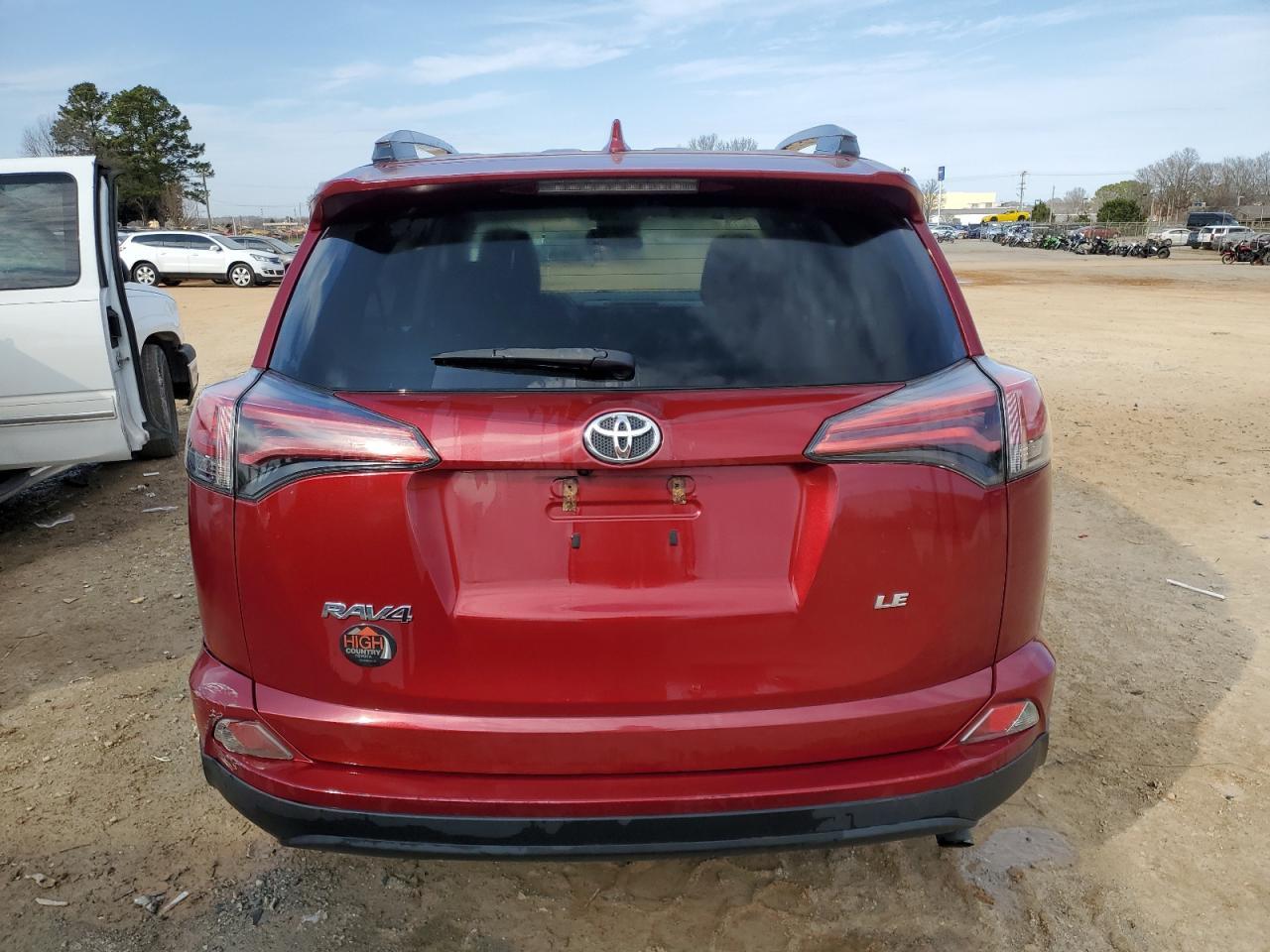 2018 TOYOTA RAV4 LE - Фото 6