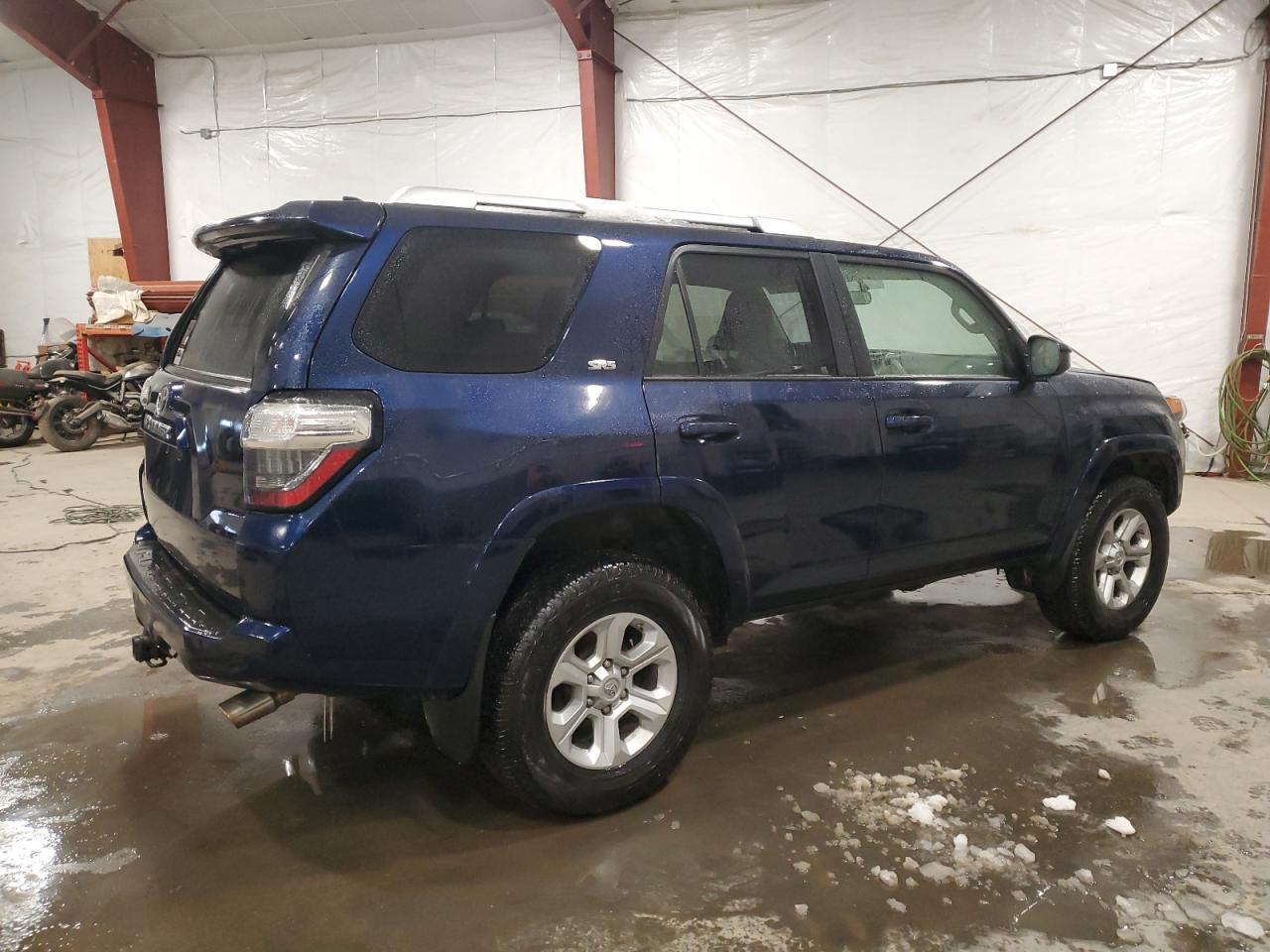 2017 TOYOTA 4RUNNER SR - Фото 3