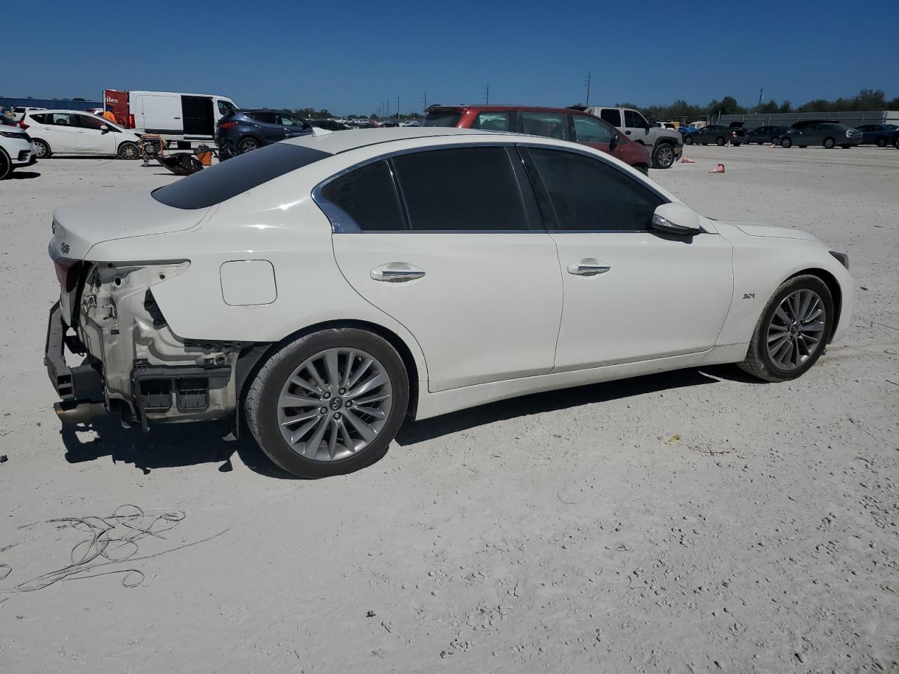 2018 INFINITI Q50 LUXE - Фото 3