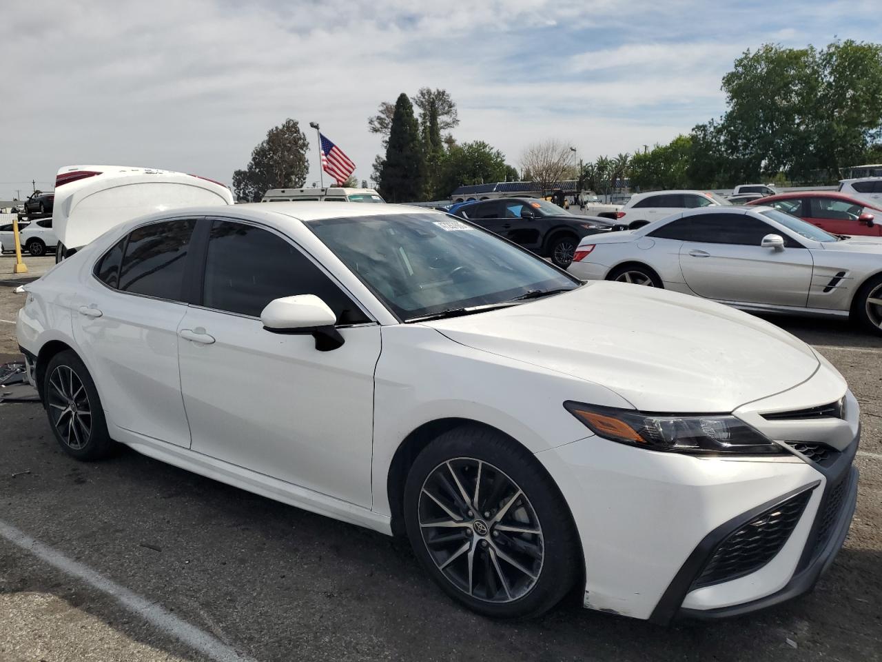 2021 TOYOTA CAMRY SE - Фото 4