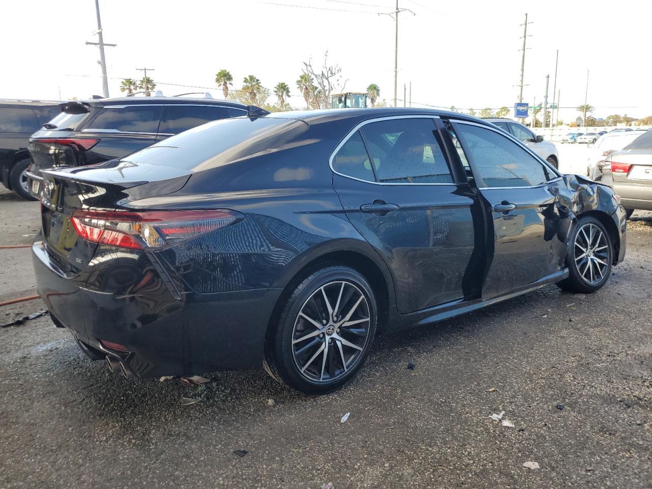 2021 TOYOTA CAMRY SE - Image 3