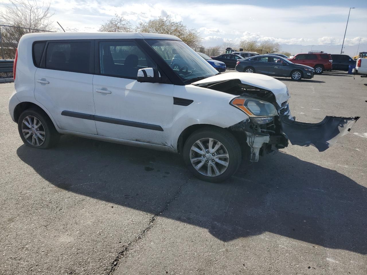 2013 KIA SOUL + - Image 4