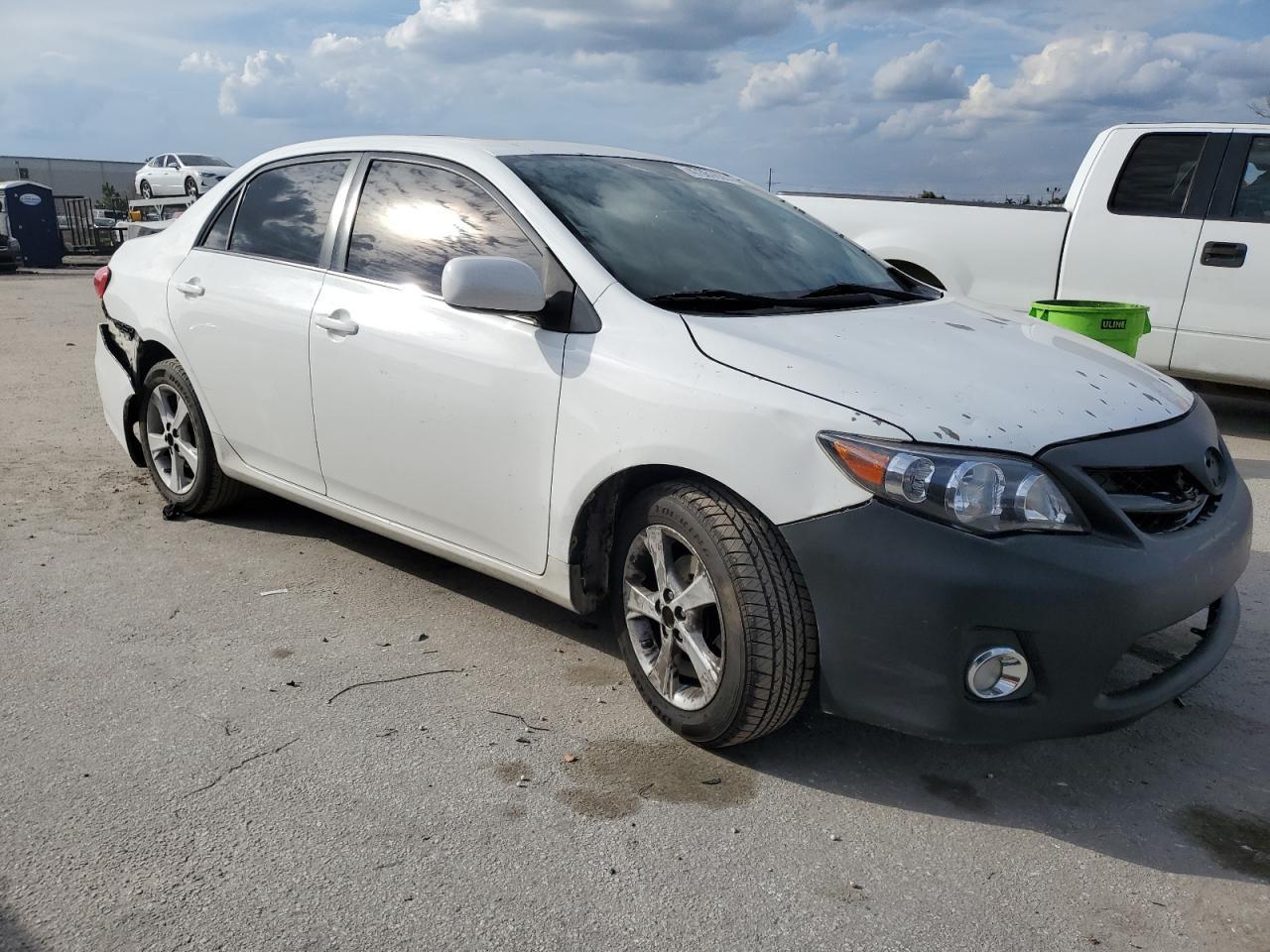 2013 TOYOTA COROLLA BA - Фото 4