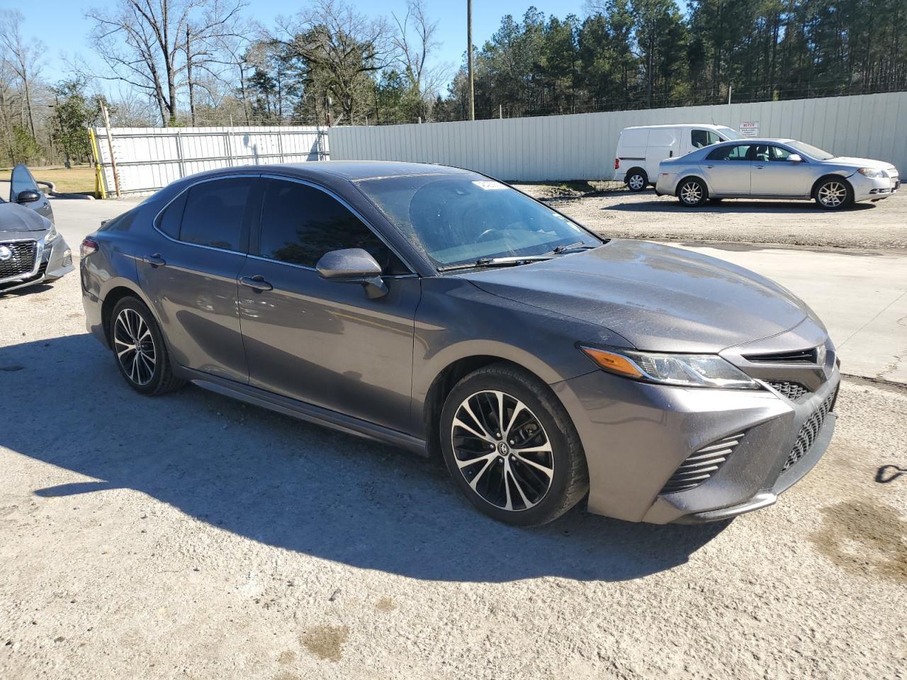 2020 TOYOTA CAMRY SE - Фото 4