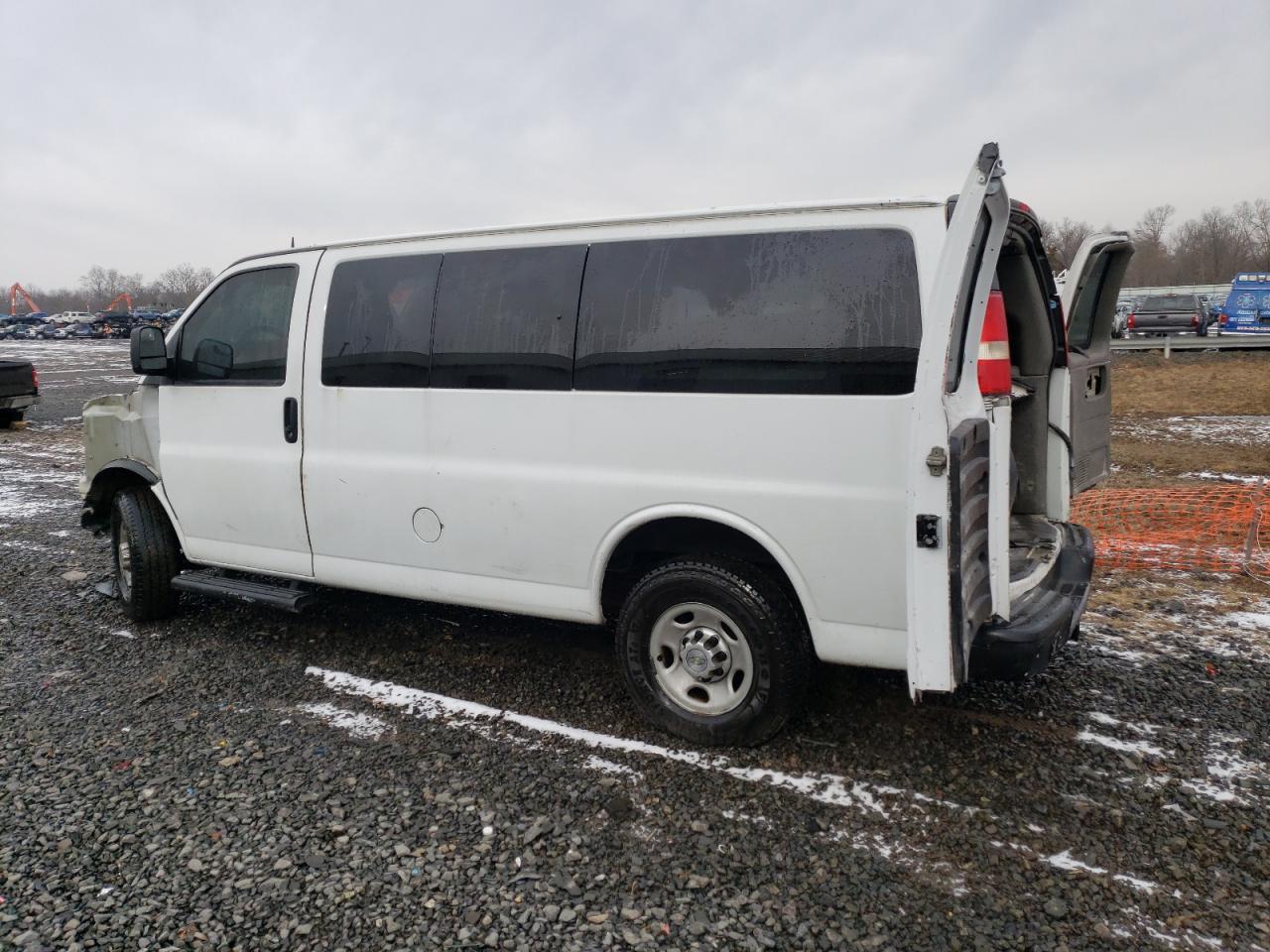 2012 CHEVROLET EXPRESS G2 - Image 2