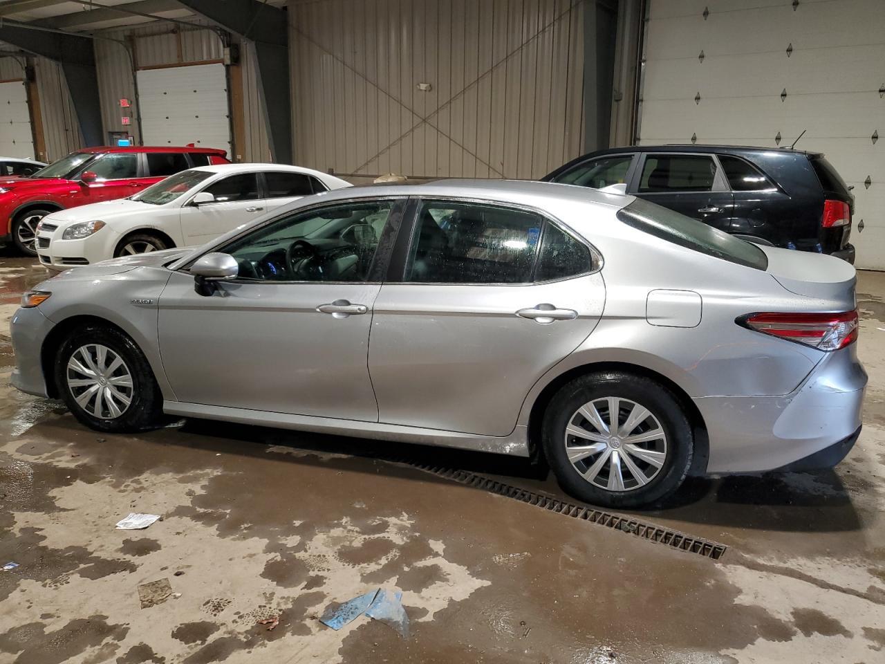 2019 TOYOTA CAMRY LE - Image 2