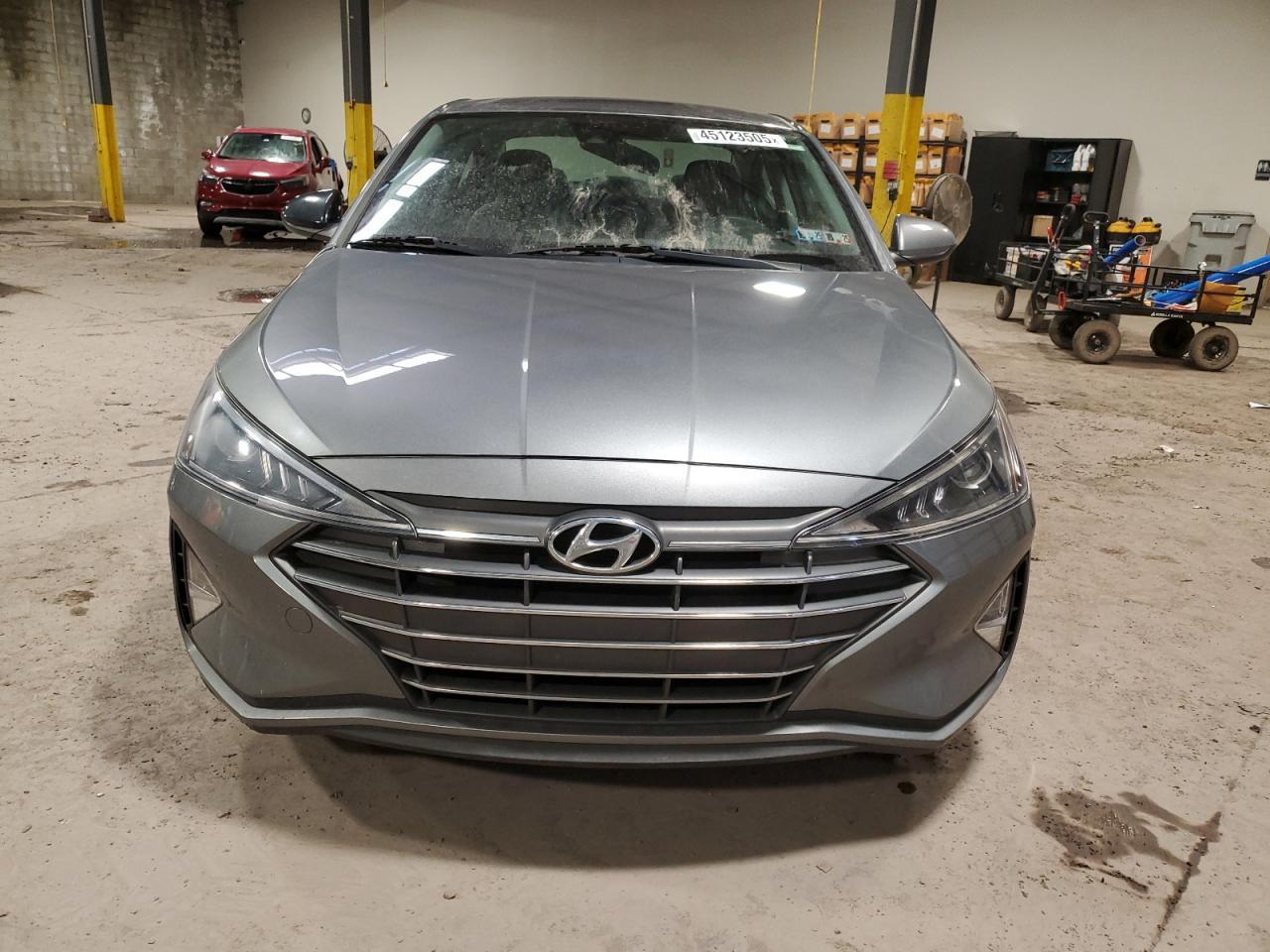 2019 HYUNDAI ELANTRA SE - Фото 5