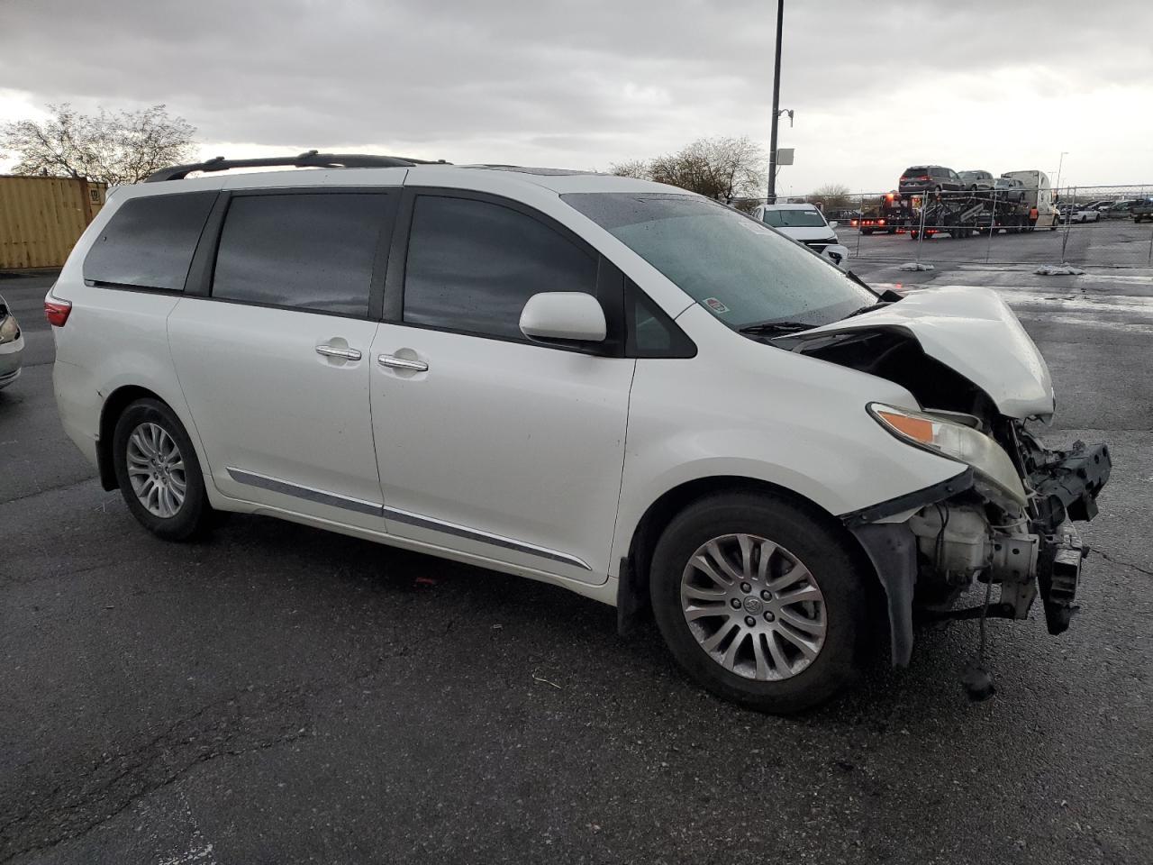2015 TOYOTA SIENNA XLE - Фото 4