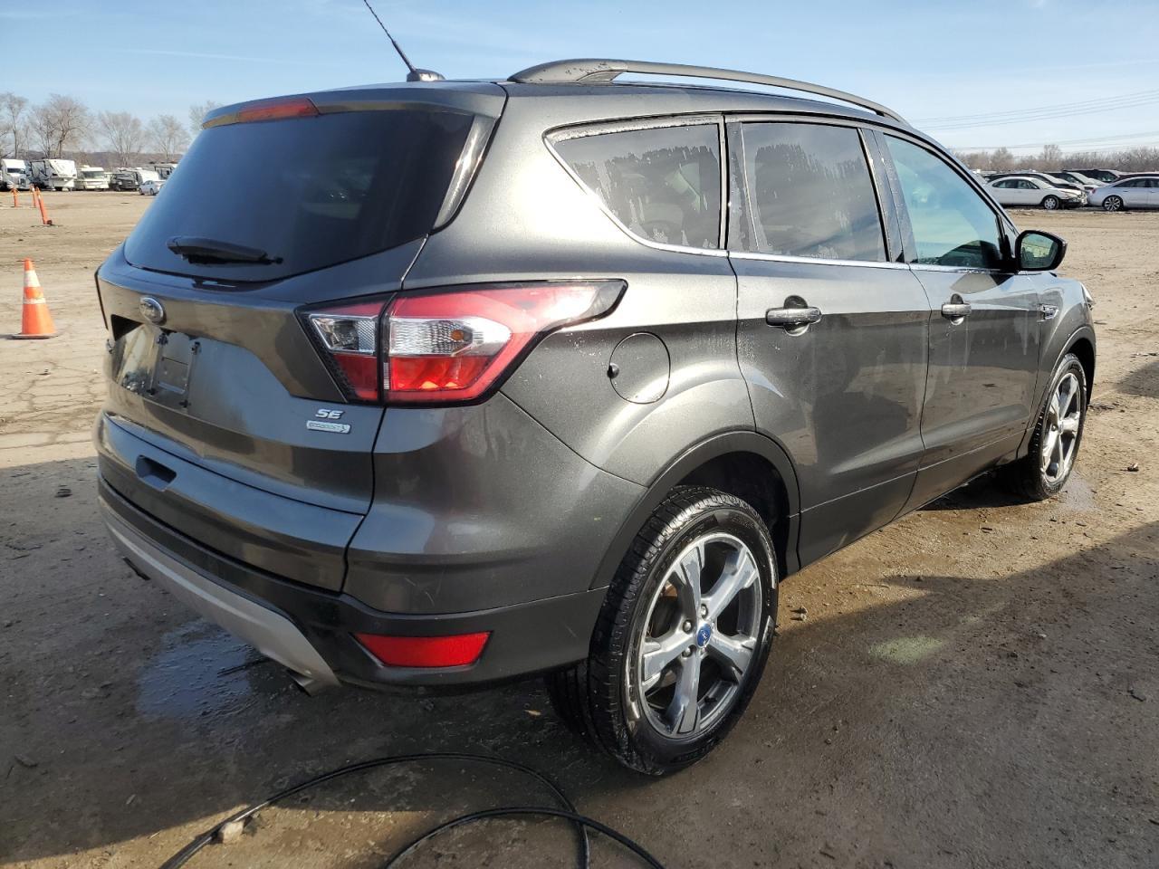 2017 FORD ESCAPE SE - Image 3