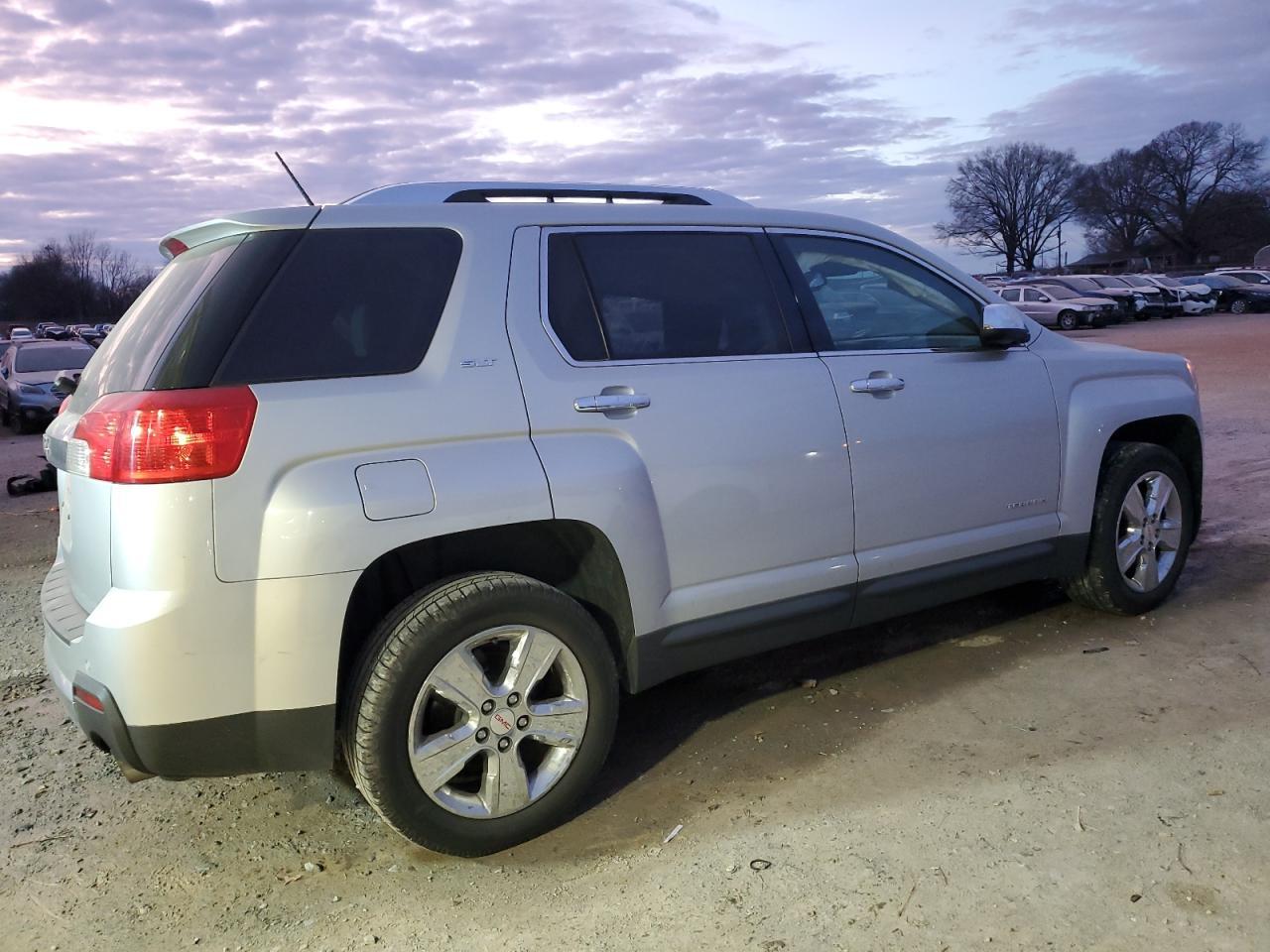 2014 GMC TERRAIN SL - Image 3