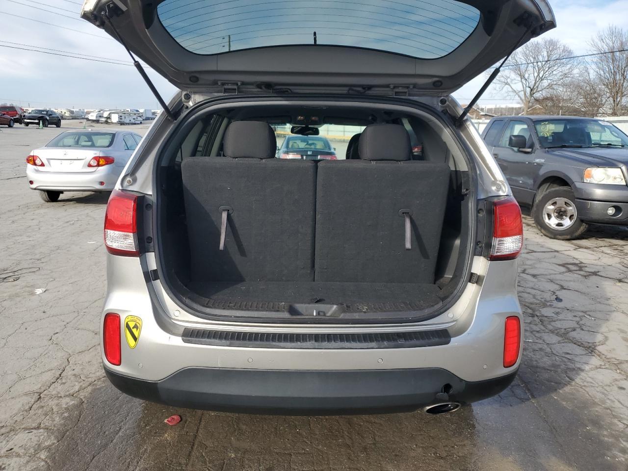 2014 KIA SORENTO LX - Image 6