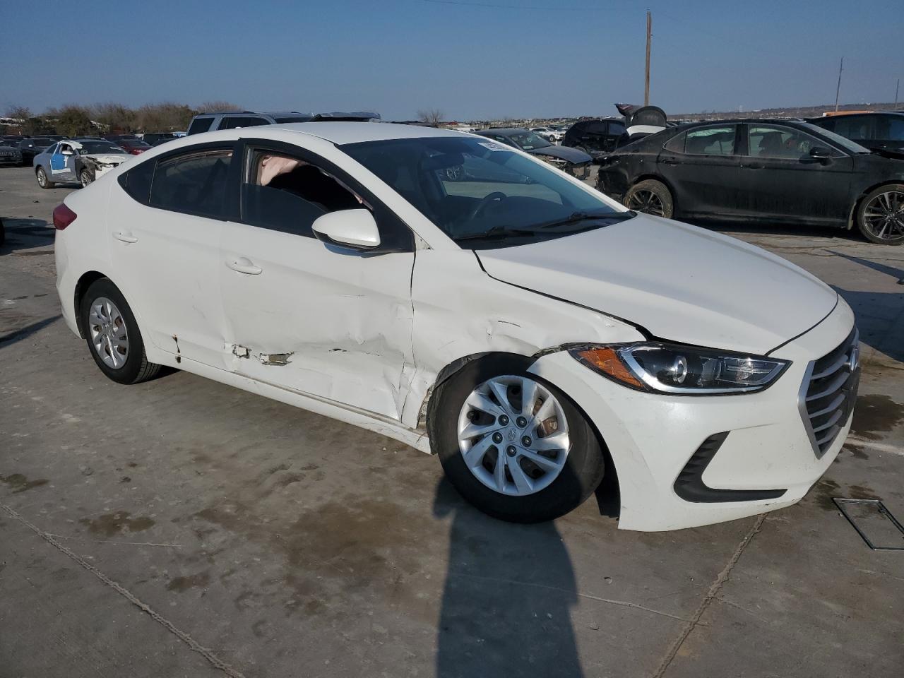 2018 HYUNDAI ELANTRA SE - Image 4