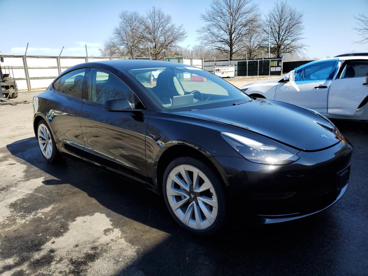 2022 TESLA MODEL 3 - Фото 4