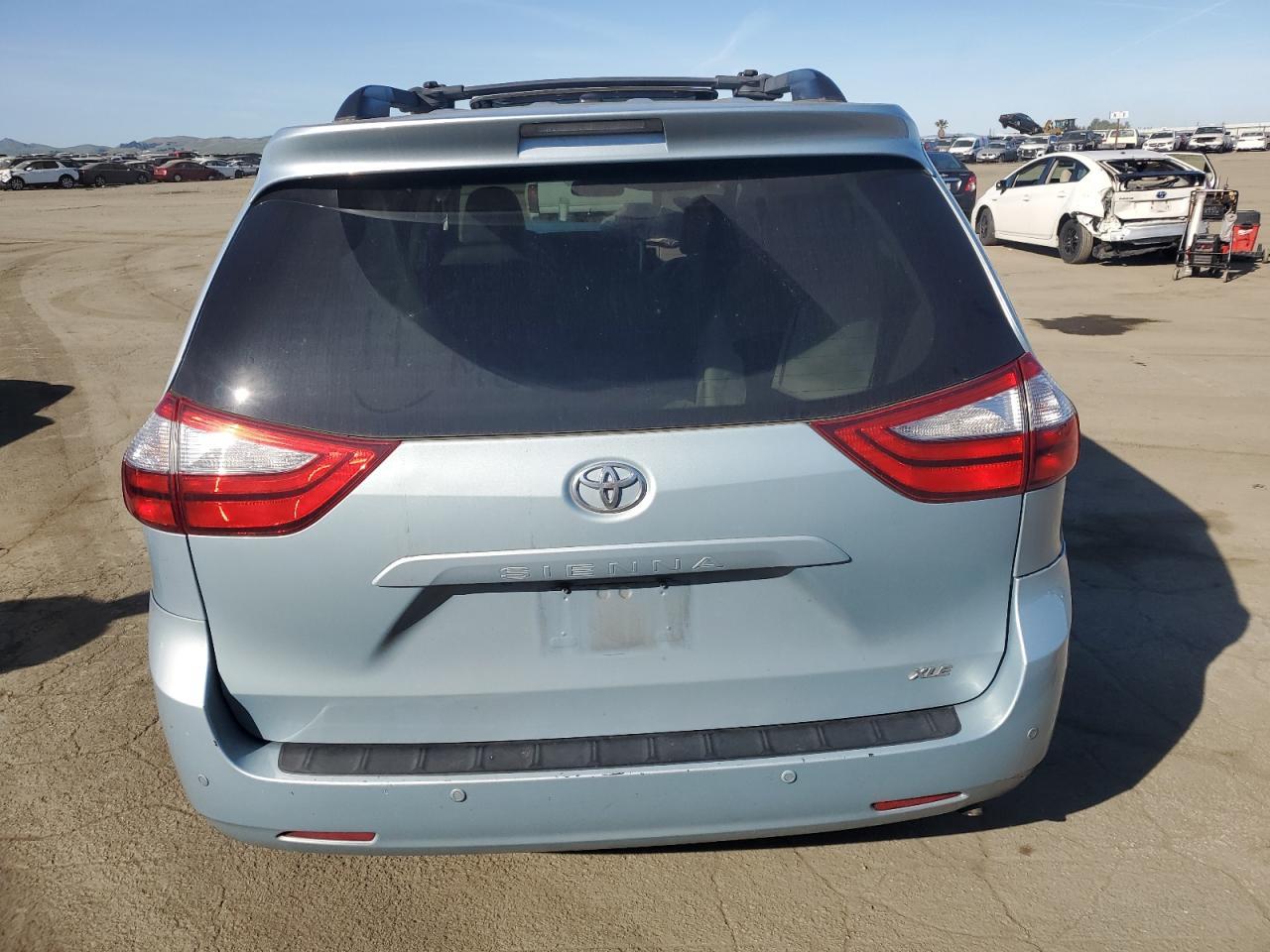 2015 TOYOTA SIENNA XLE - Фото 6