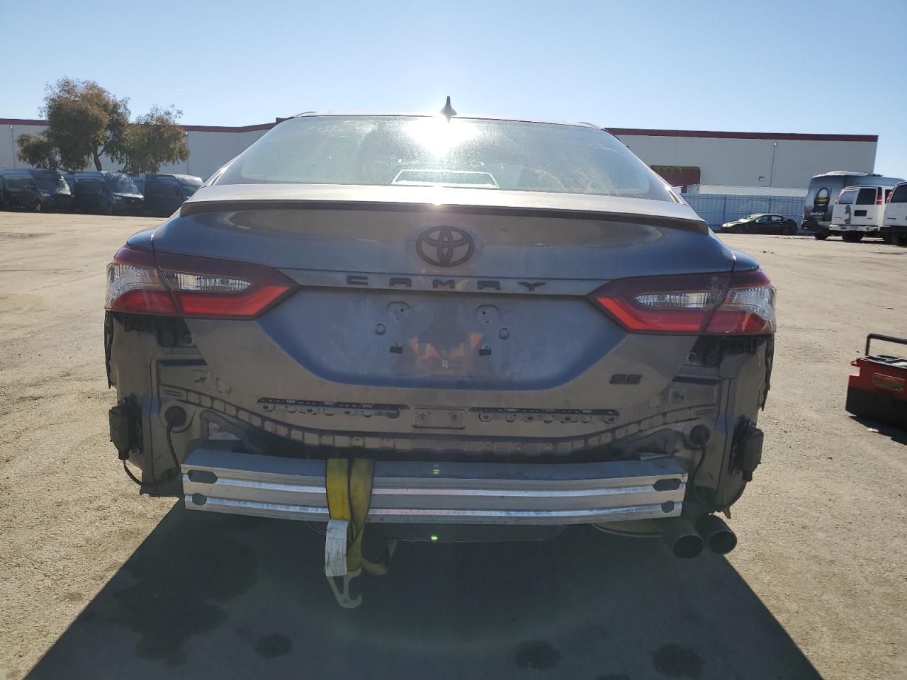 2021 TOYOTA CAMRY SE - Фото 6