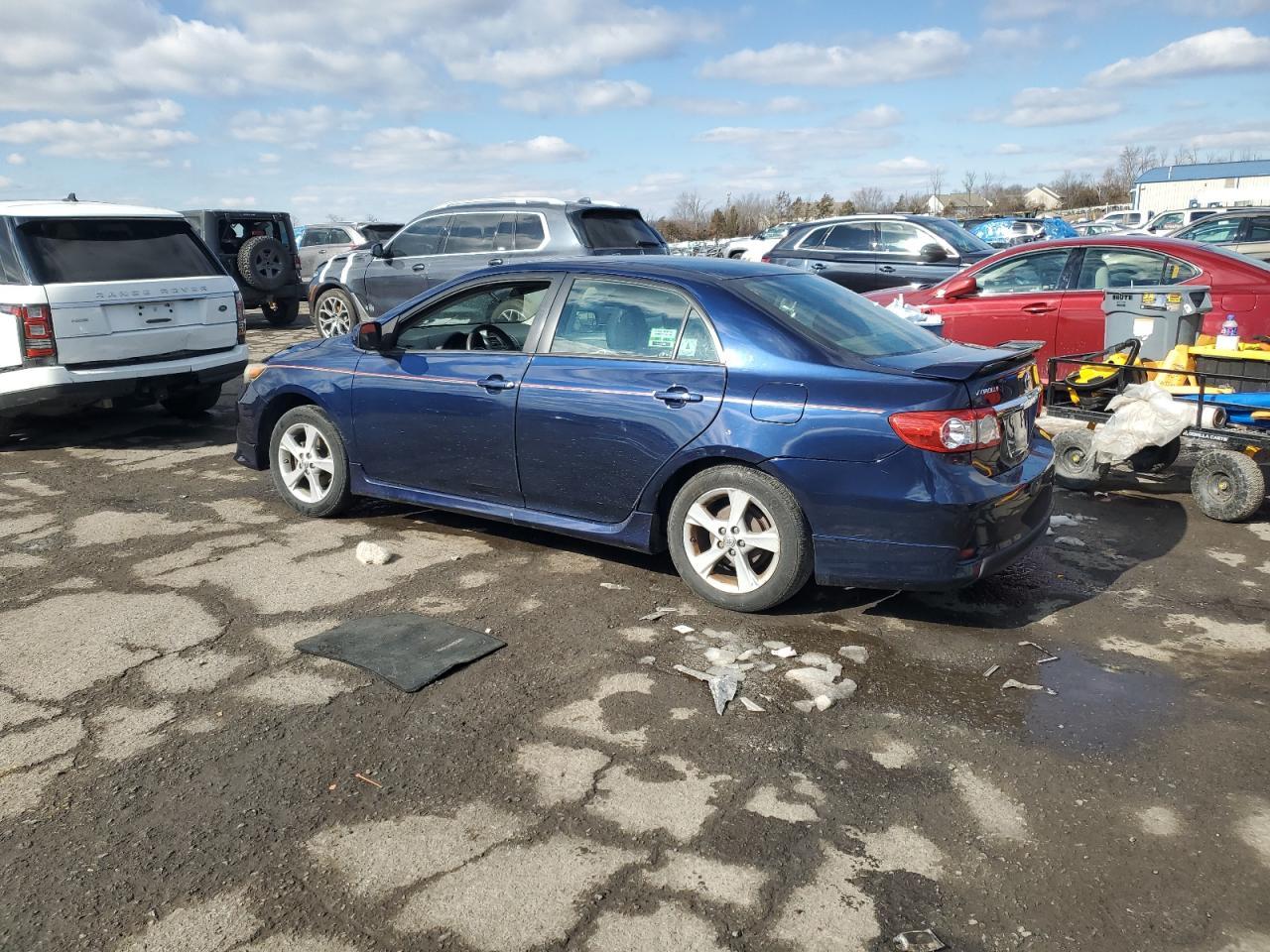 2013 TOYOTA COROLLA BA - Фото 2