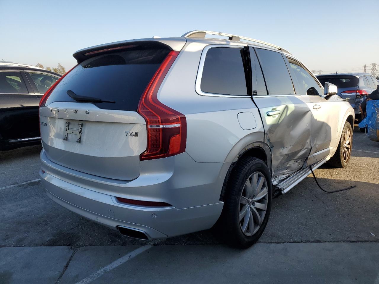 2016 VOLVO XC90 T6 - Фото 3