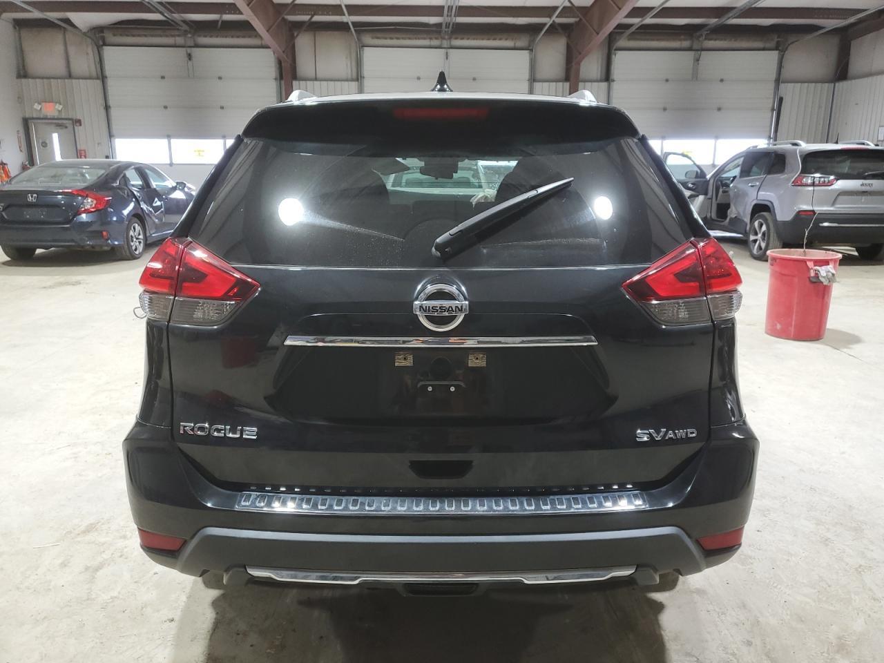 2017 NISSAN ROGUE SV - Image 6