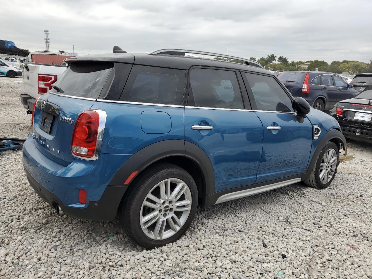 2017 MINI COOPER S C - Image 3