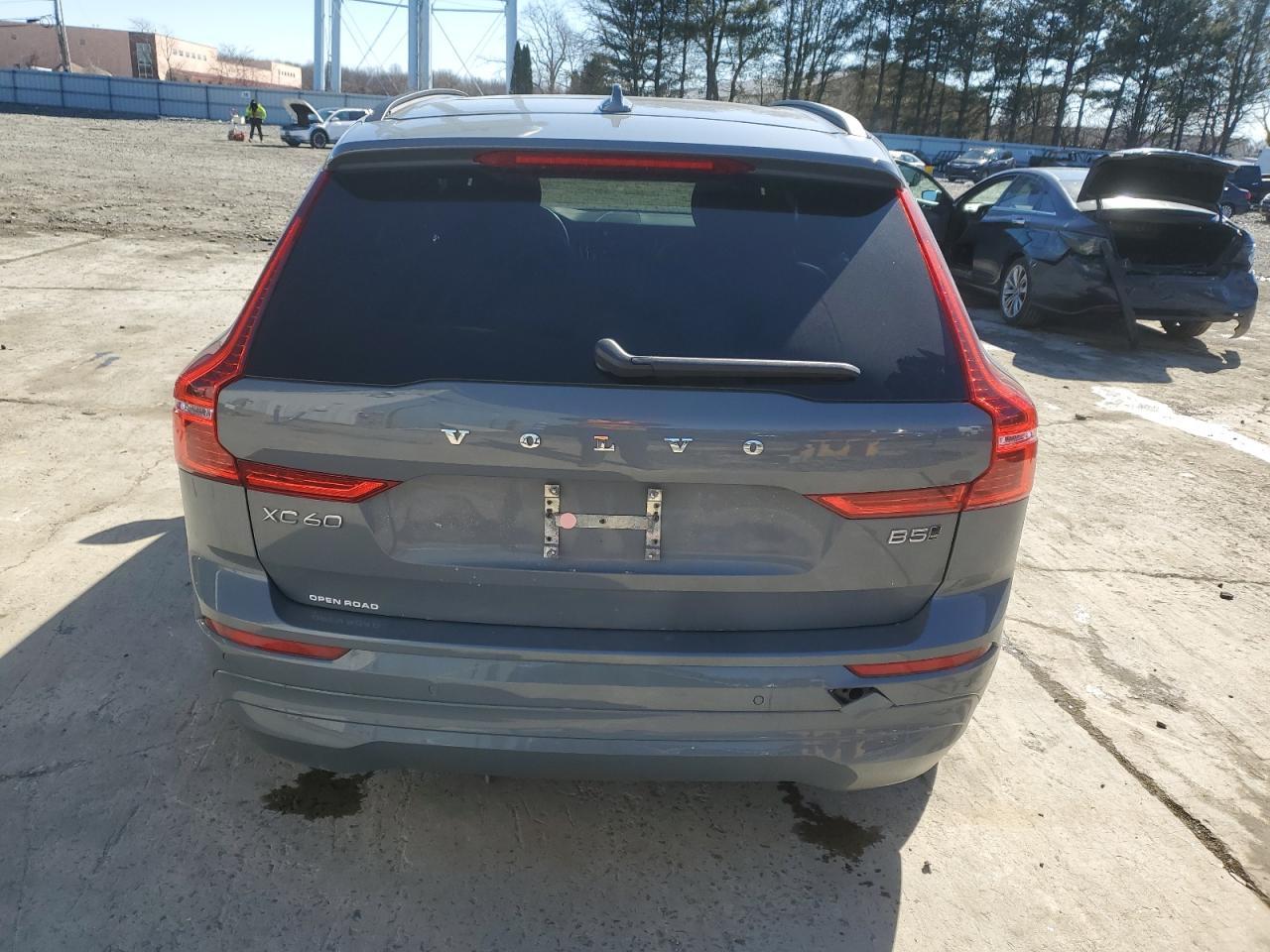2022 VOLVO XC60 B5 MO - Image 6