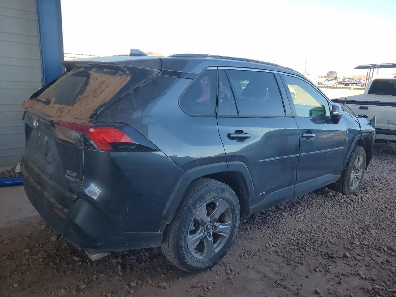 2022 TOYOTA RAV4 XLE - Фото 3