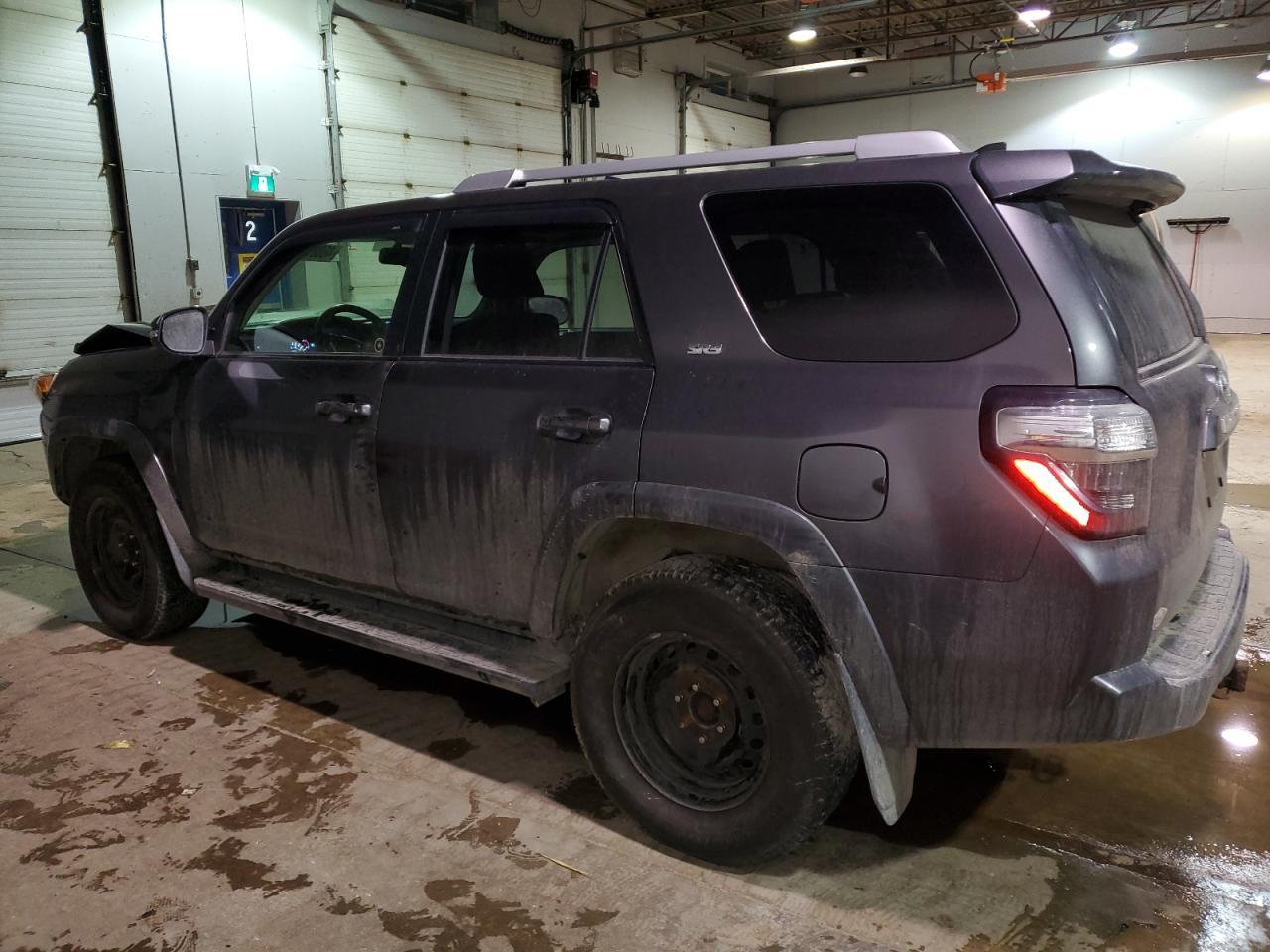 2017 TOYOTA 4RUNNER SR - Image 2