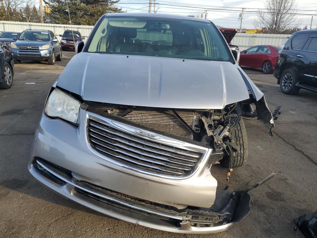 2014 CHRYSLER TOWN & COU - Image 5